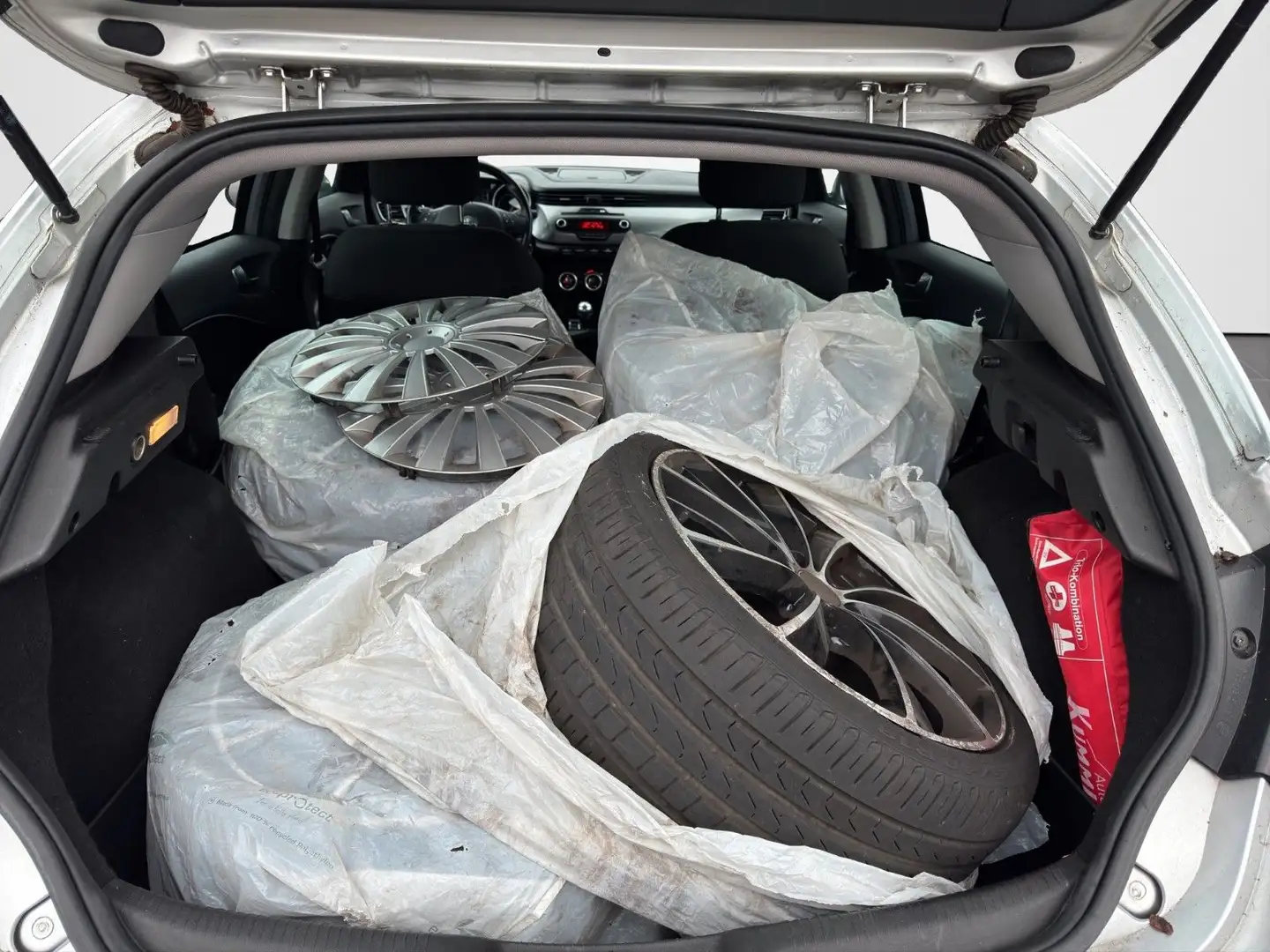 Alfa Romeo Giulietta Turismo TEMPO LED PDC SHZ KLIMA.A Silber - 2