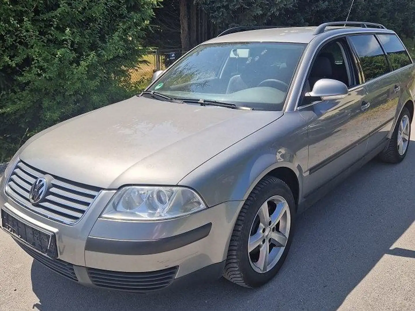 Volkswagen Passat Variant 1.6 Grau - 2