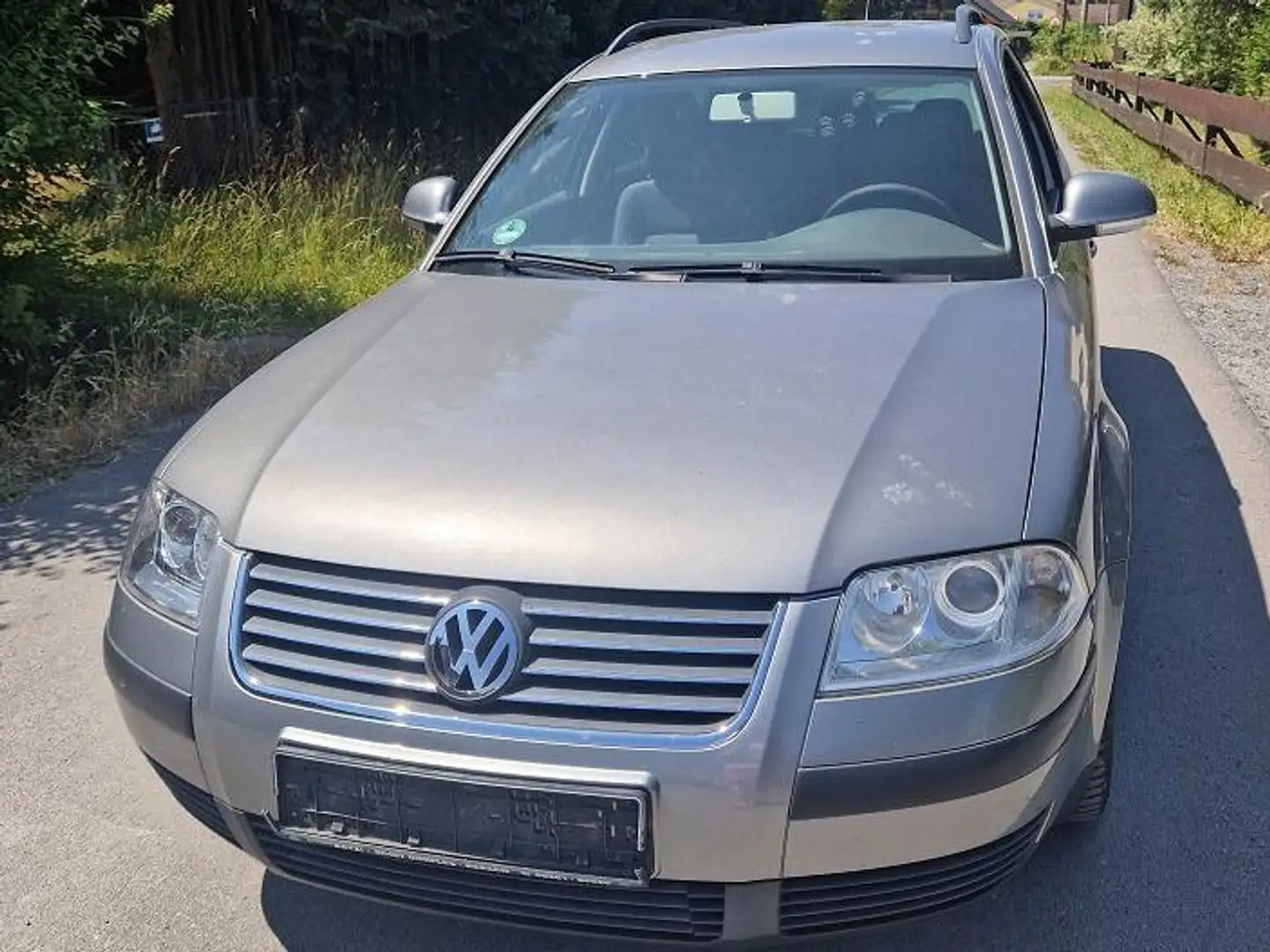 Volkswagen Passat Variant 1.6 Grau - 1