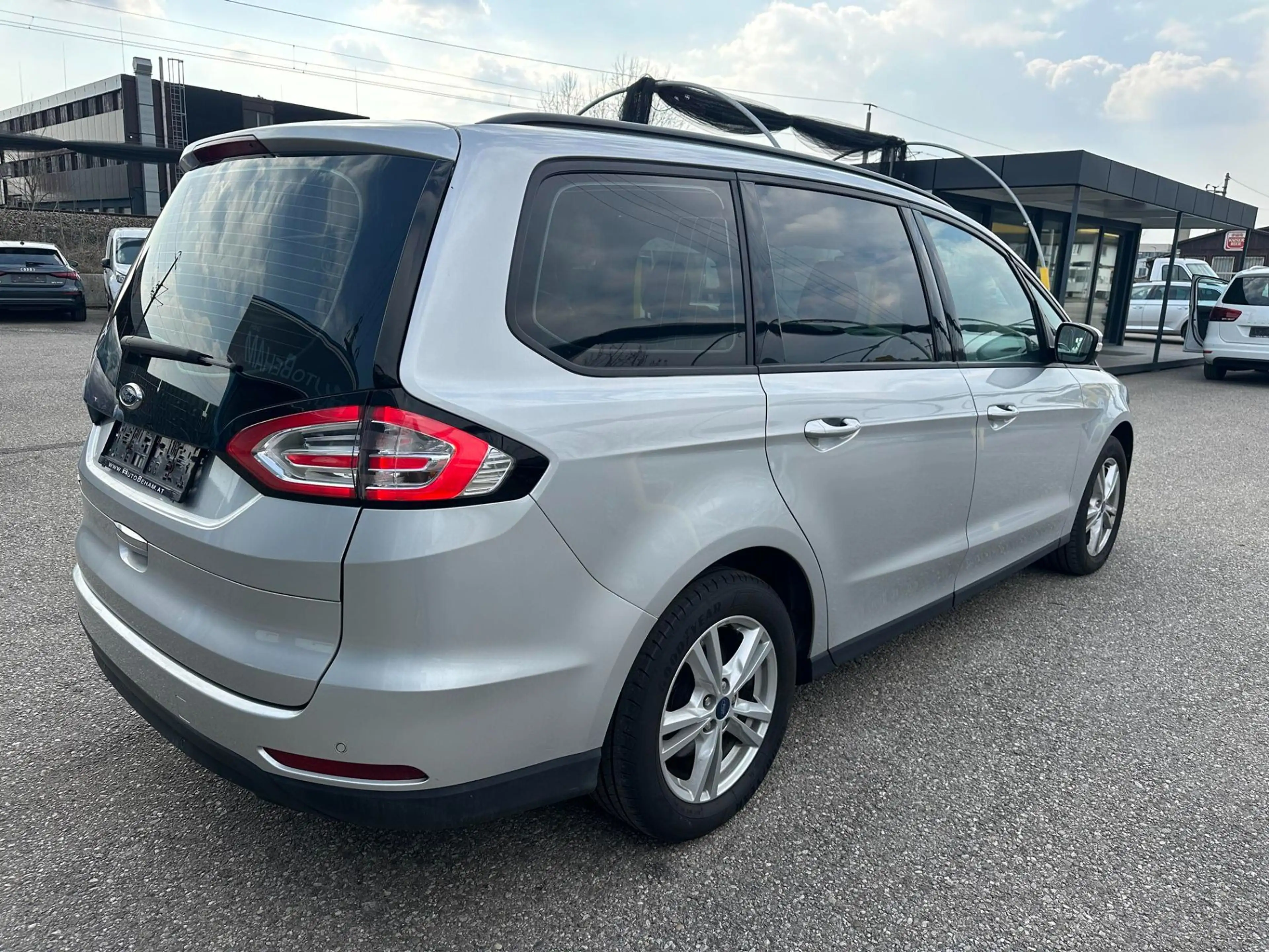 Ford Galaxy 2,0 EcoBlue Business 7-Sitzer-Navi-Carplay — photo 4