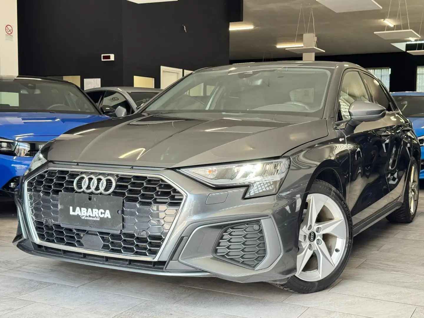 Audi A3 Sportback 30 Tfsi S line Grijs - 1