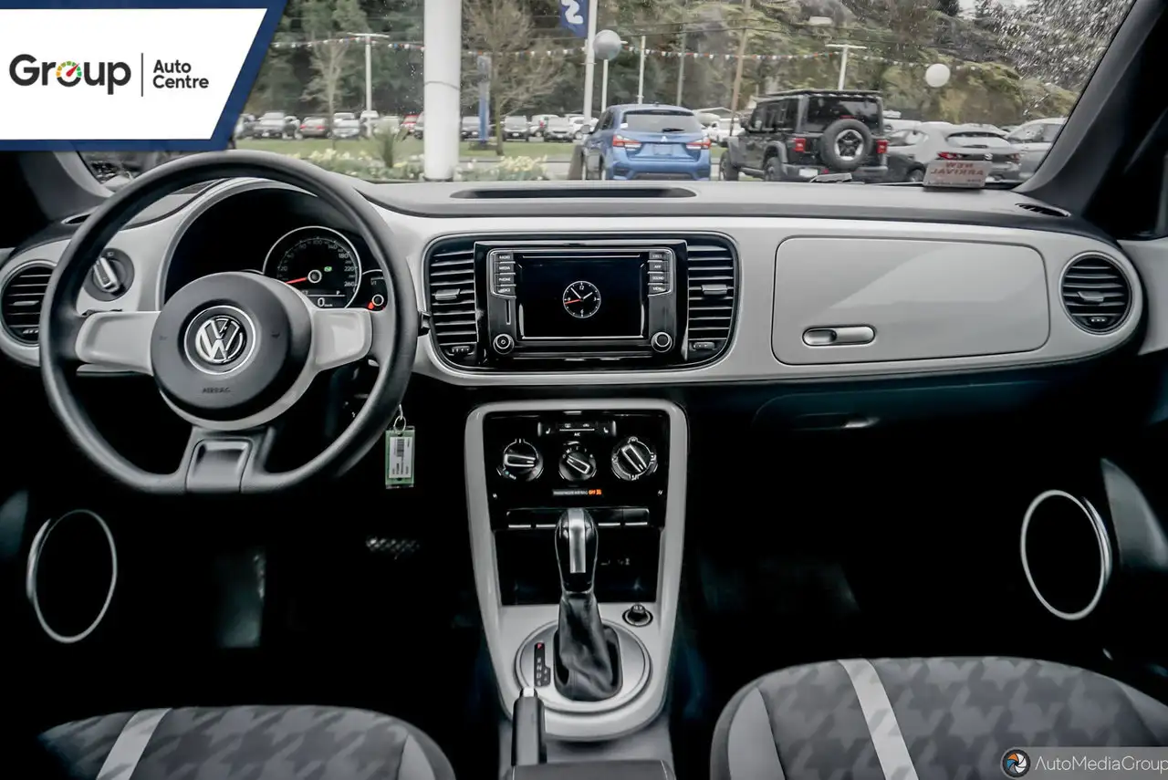 Volkswagen Beetle снимка Volkswagen Beetle