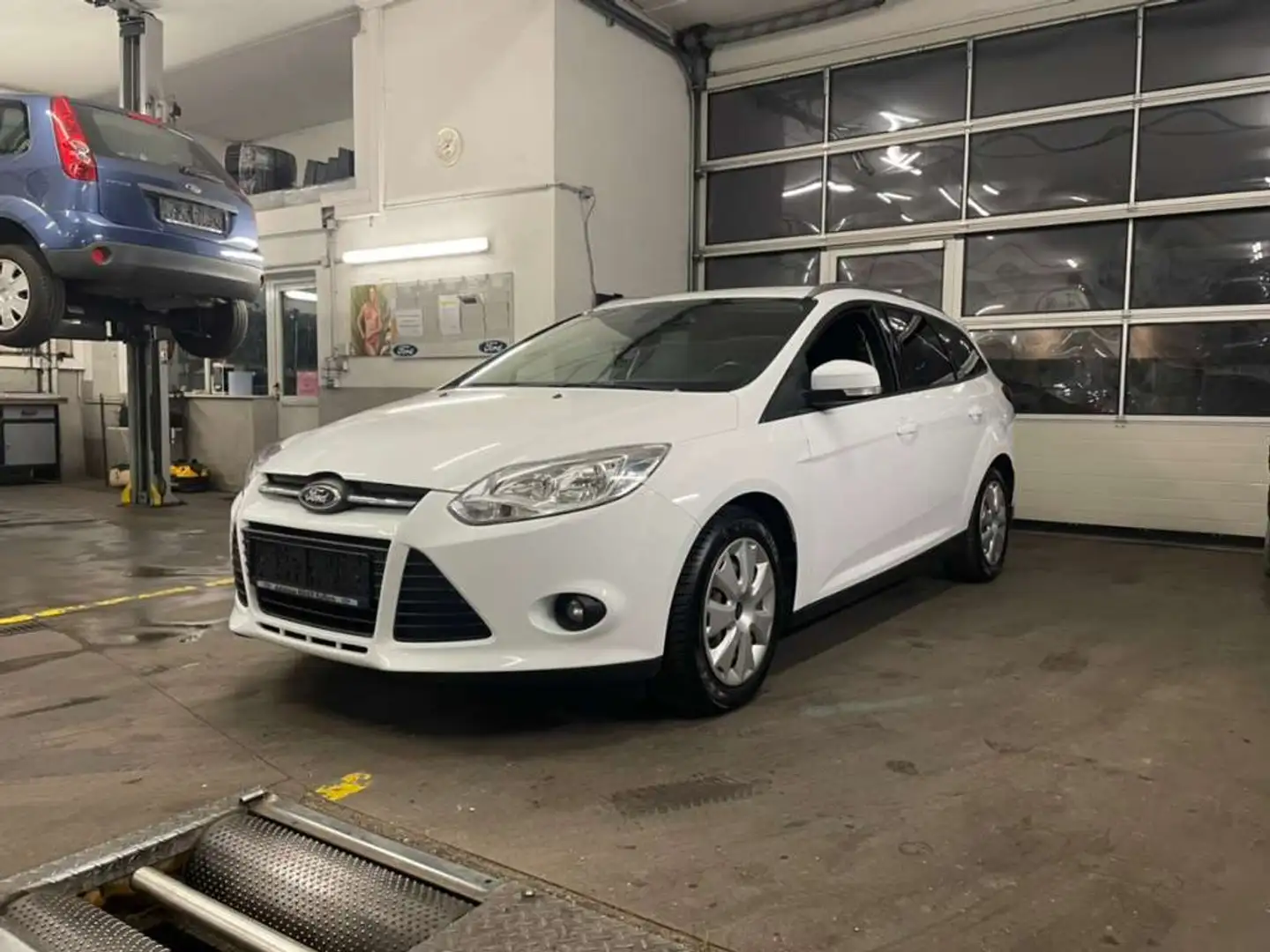 Ford Focus Focus Traveller Ambiente 1,6 Ambiente Weiß - 2