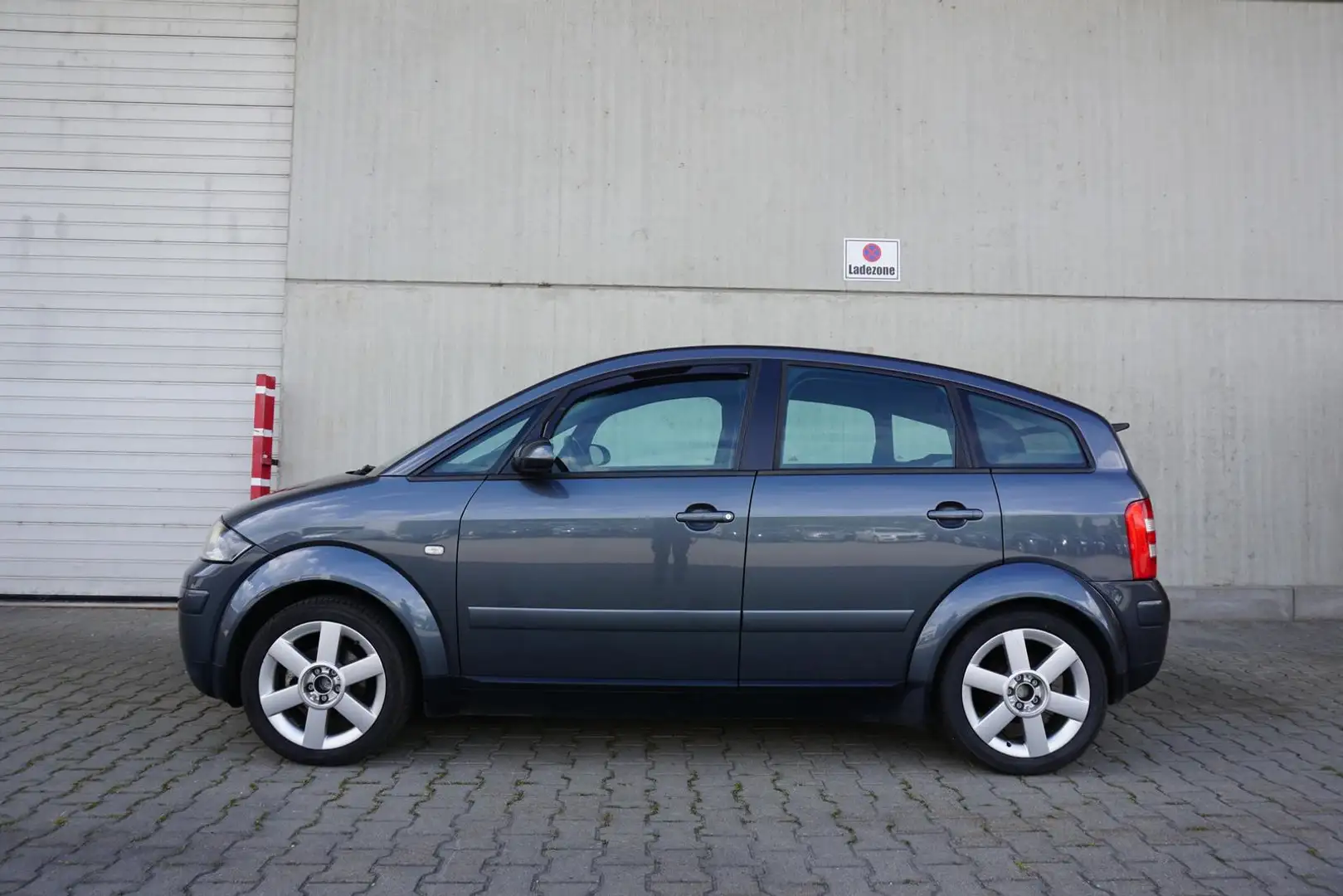 Audi A2 1.4 16V AHK Radio Klima ZV/FFB Gris - 2