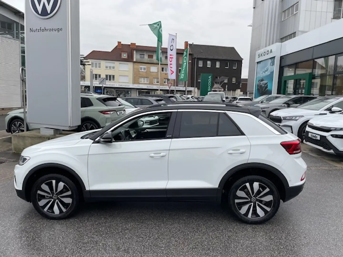 Volkswagen T-Roc 1.5TSi DSG Move R-Kamera ACC NaviMedia 17Zoll L... Weiß - 2