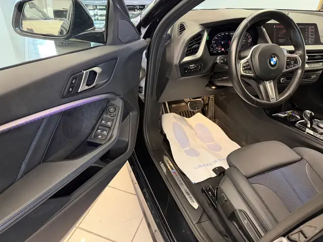 BMW 1 Series view 8