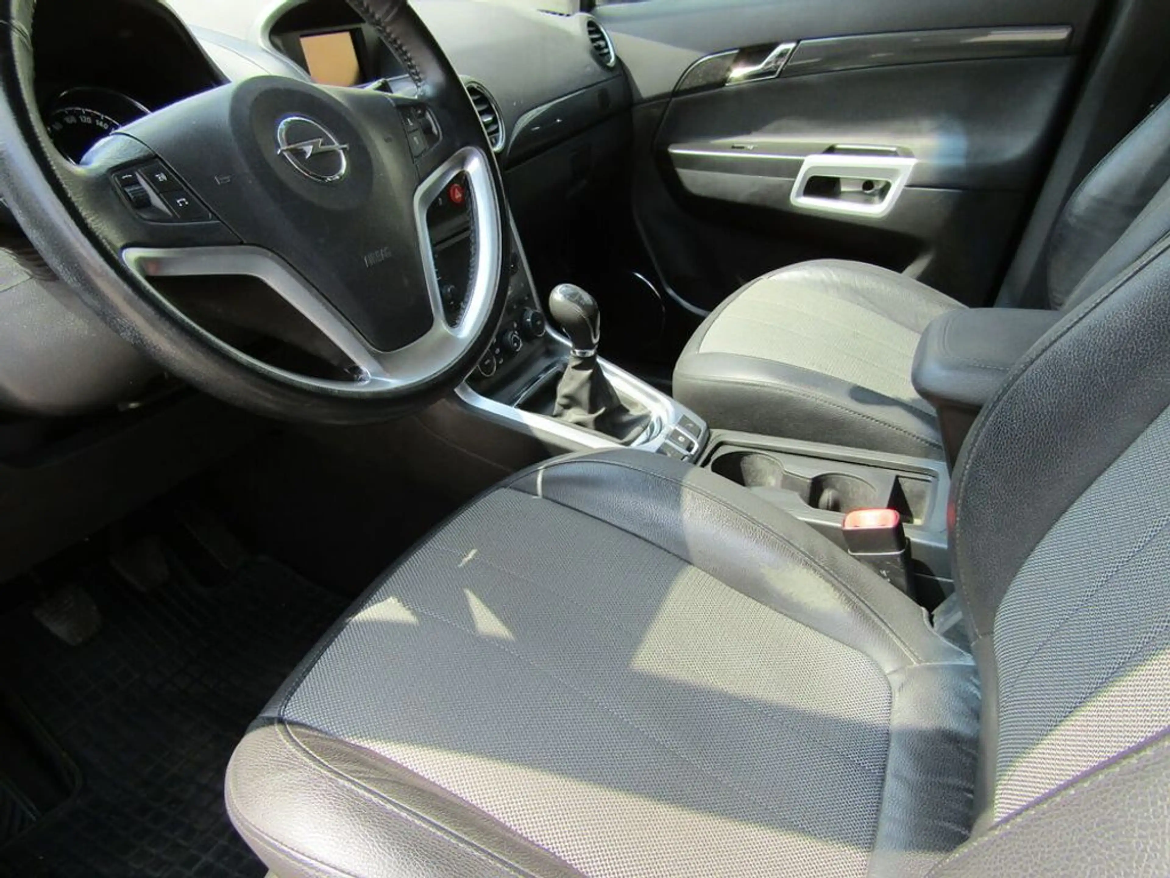 Opel Antara Style 4x2 — photo 14