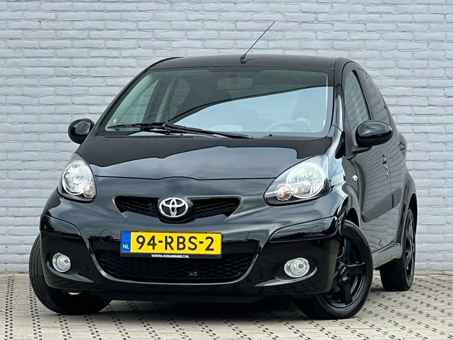 Toyota Aygo 1.0-12V Dynamic Navigator Automaat 5-deurs | Eerst Noir - 2