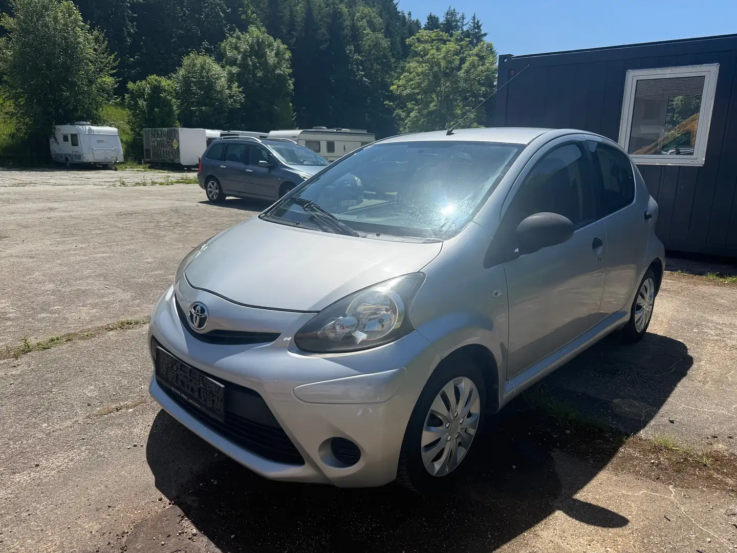 Toyota Aygo Gris - 1