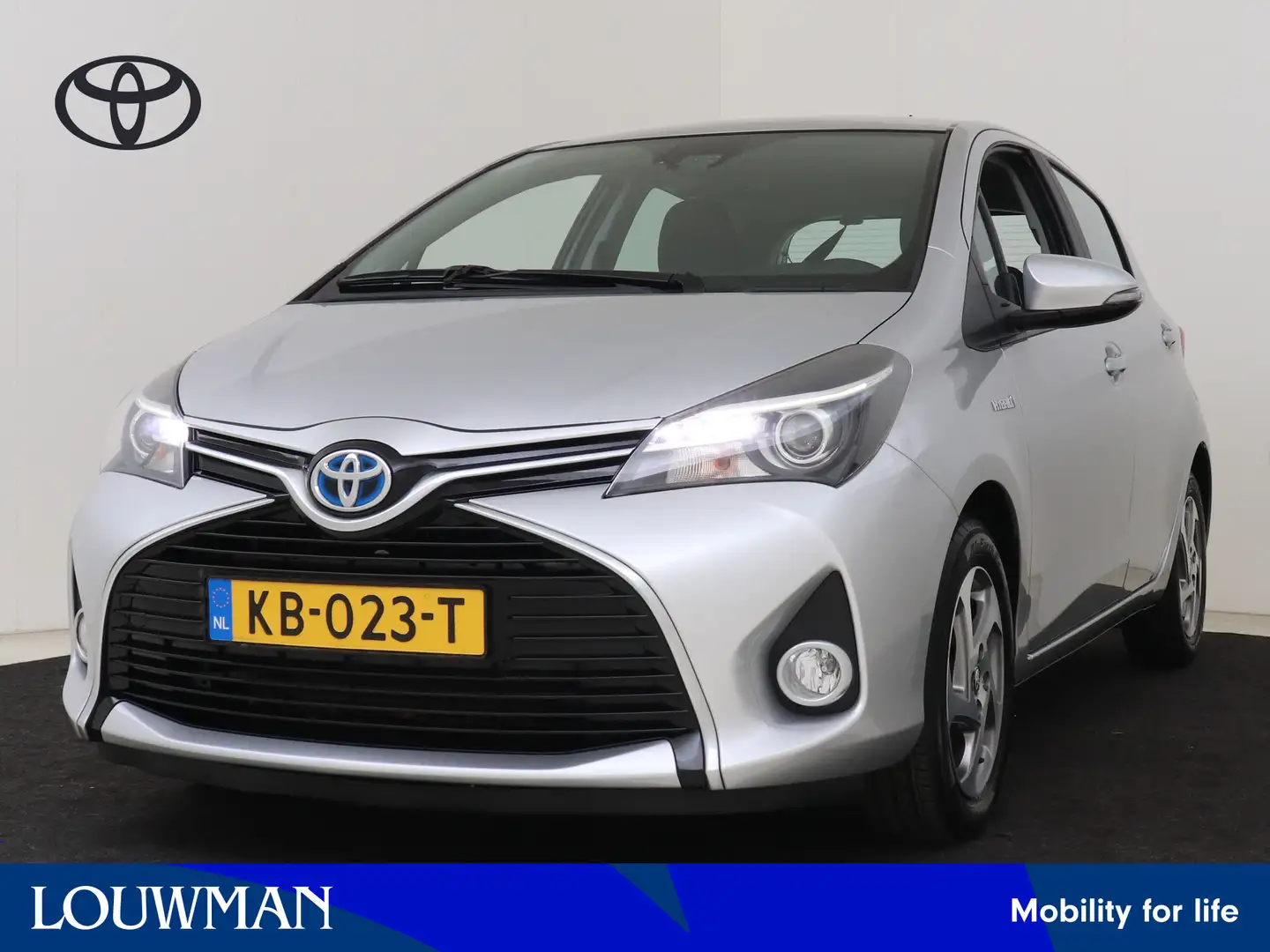 Toyota Yaris 1.5 Hybrid Trend Full map navigatie | LM velgen | Grijs - 1