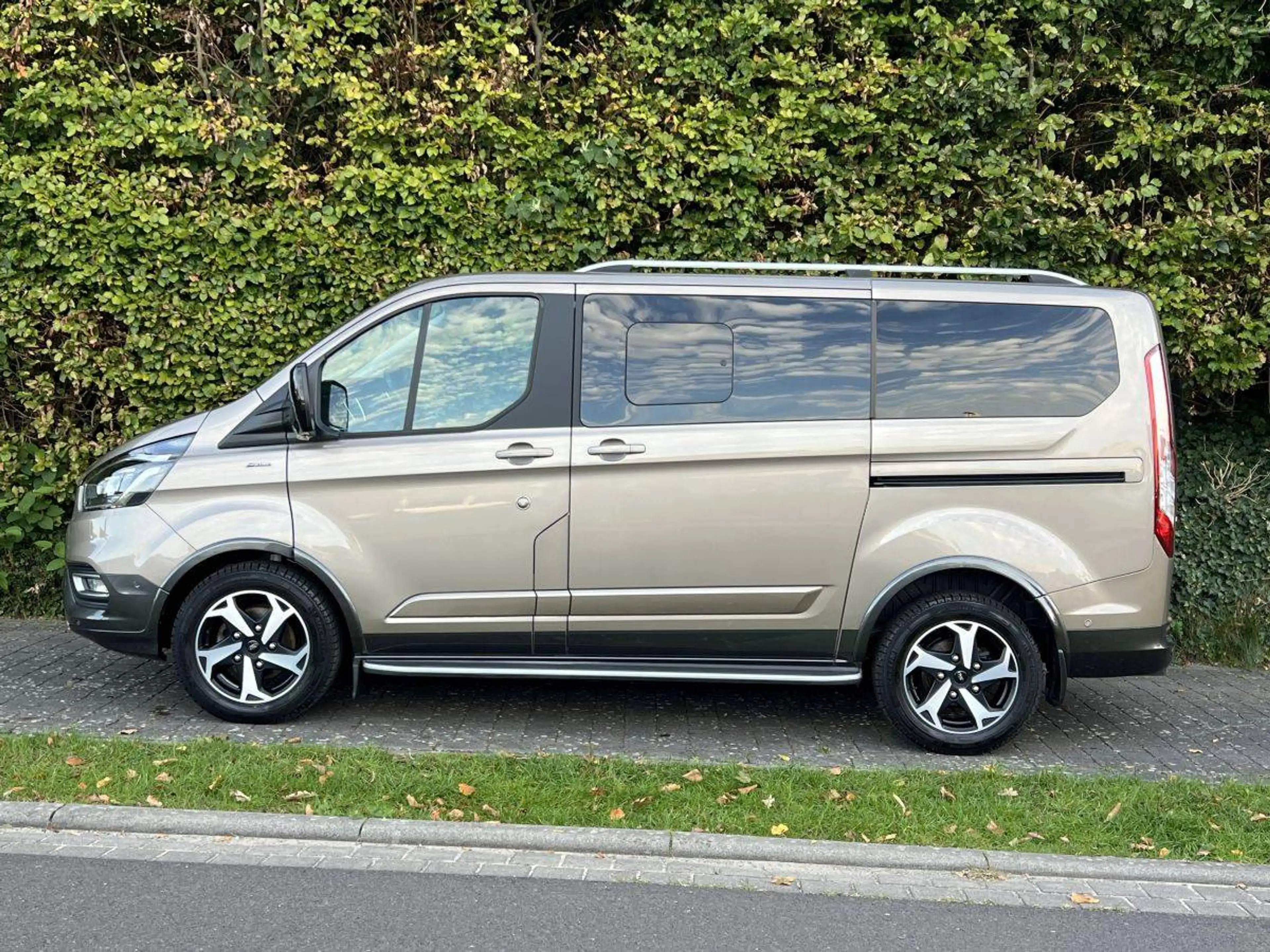 Ford Tourneo Custom 2.0 TDCi Mild-Hybrid L1 Active *Top-Zustand* Trittbretter* — photo 9