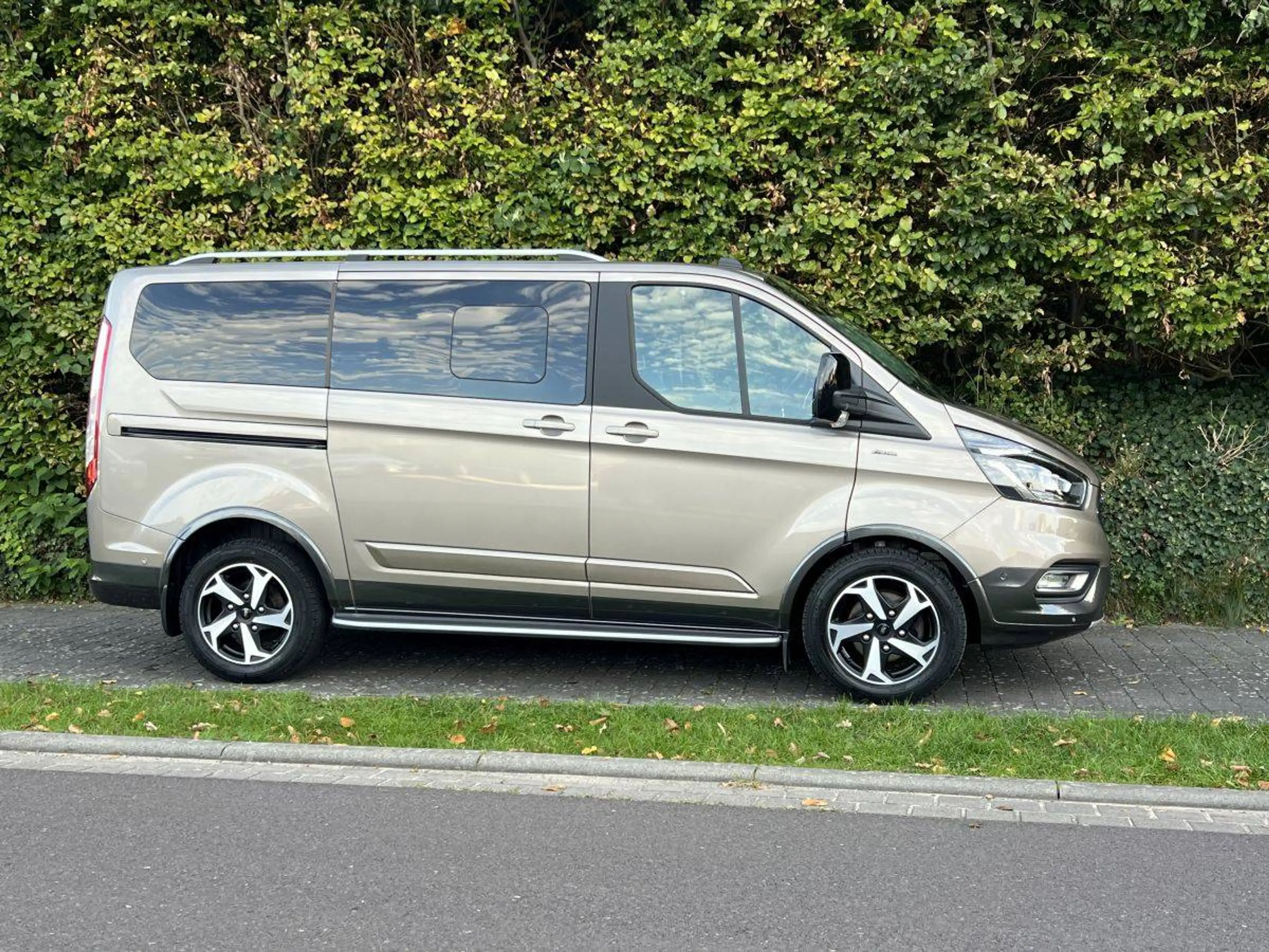 Ford Tourneo Custom 2.0 TDCi Mild-Hybrid L1 Active *Top-Zustand* Trittbretter* — photo 6