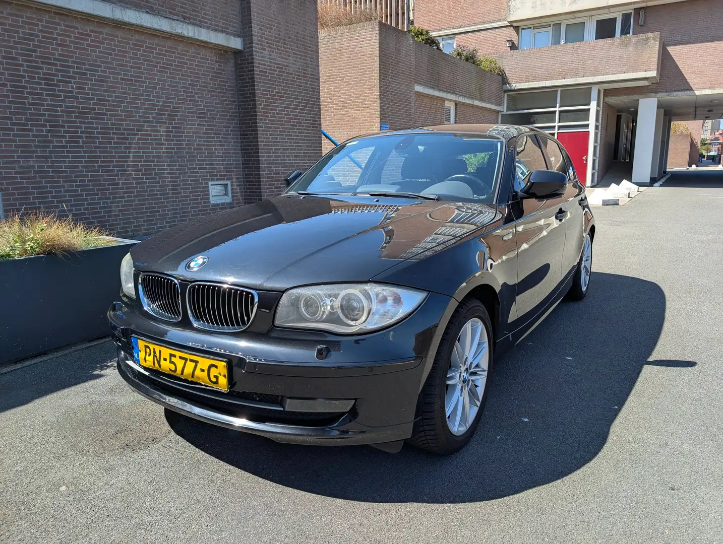 BMW 130 130i High Executive Schwarz - 1