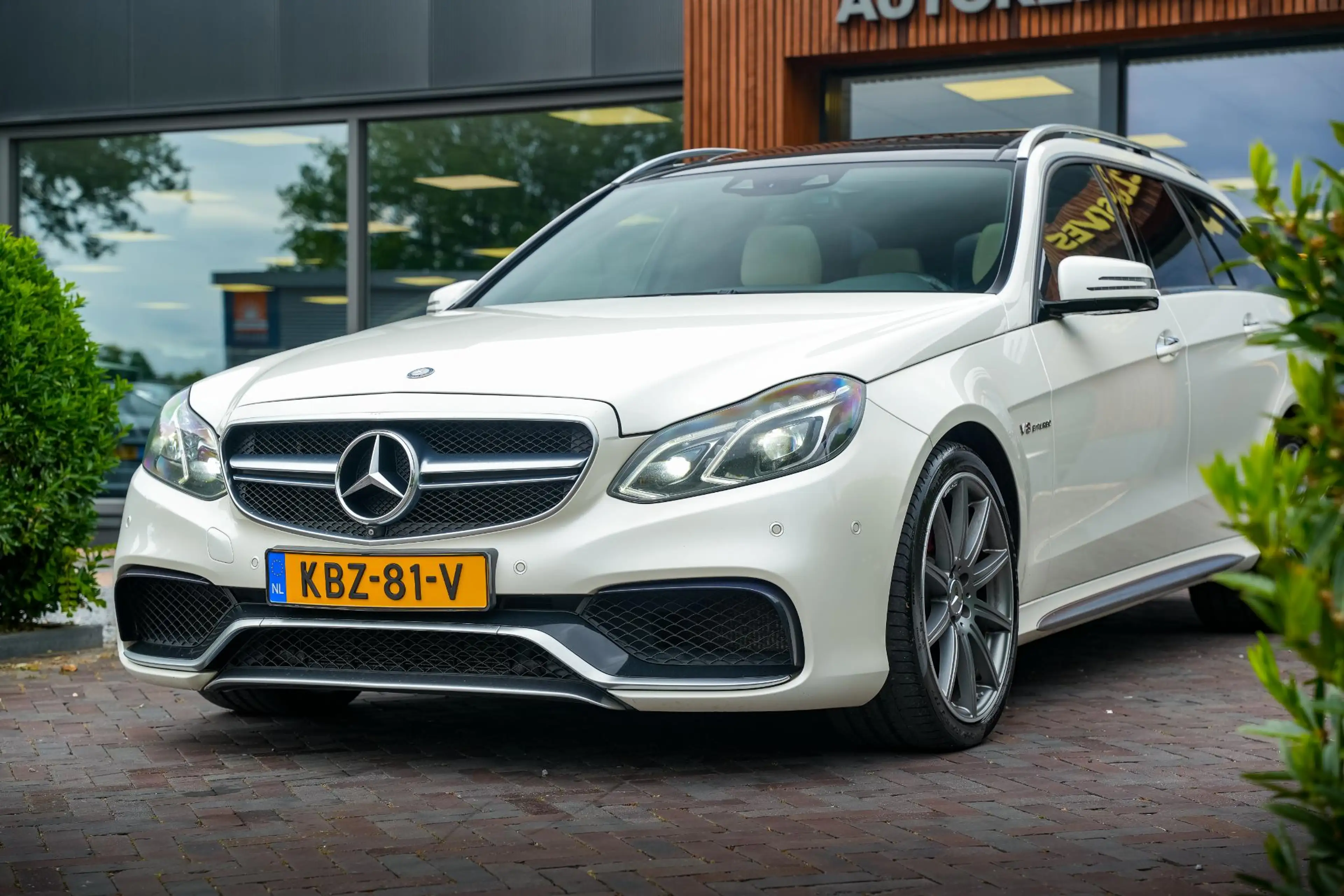 Mercedes-Benz E 63 AMG Estate S 4MATIC Panodak Harman Kardon Memory ACC 5 — photo 13