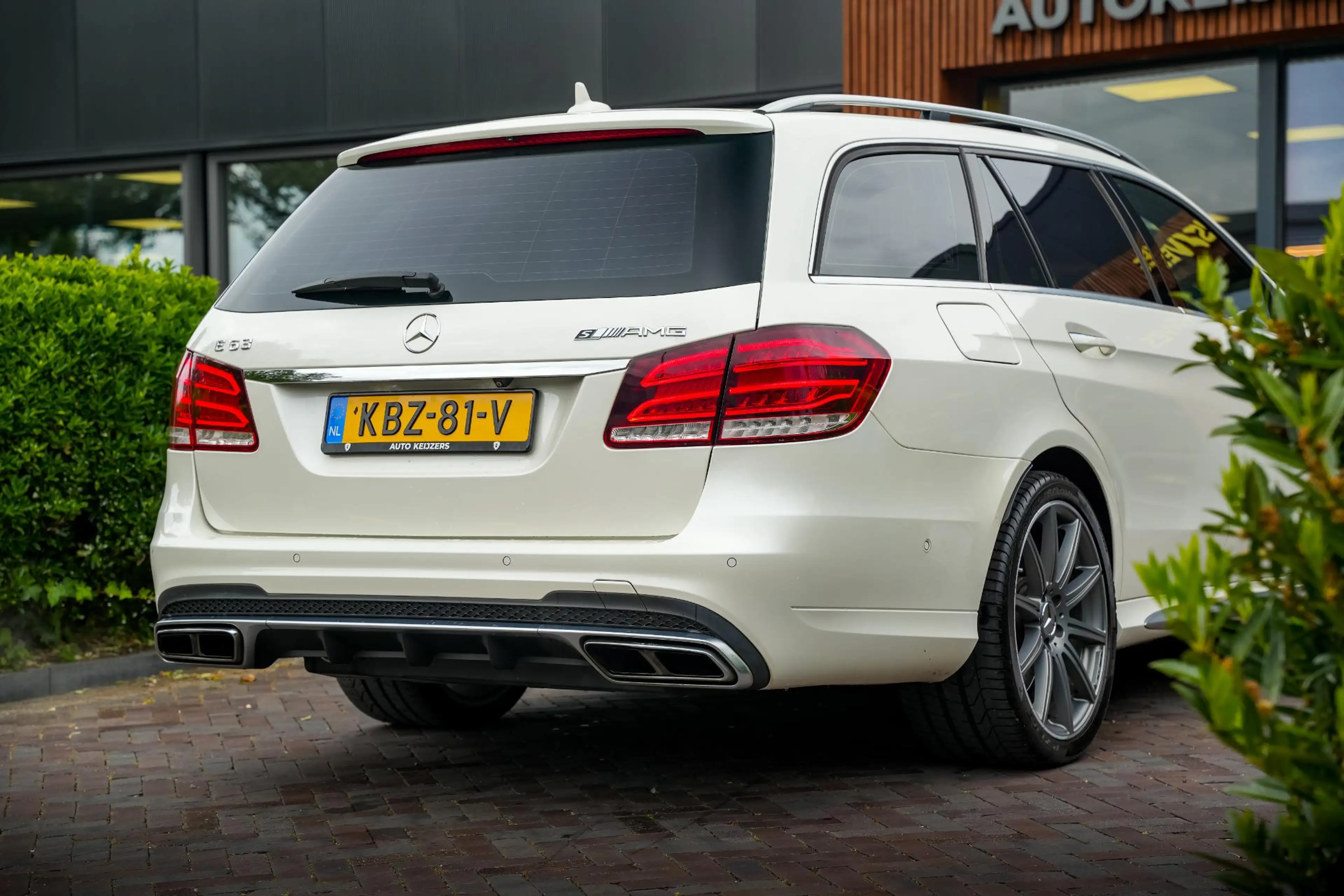 Mercedes-Benz E 63 AMG Estate S 4MATIC Panodak Harman Kardon Memory ACC 5 — photo 11