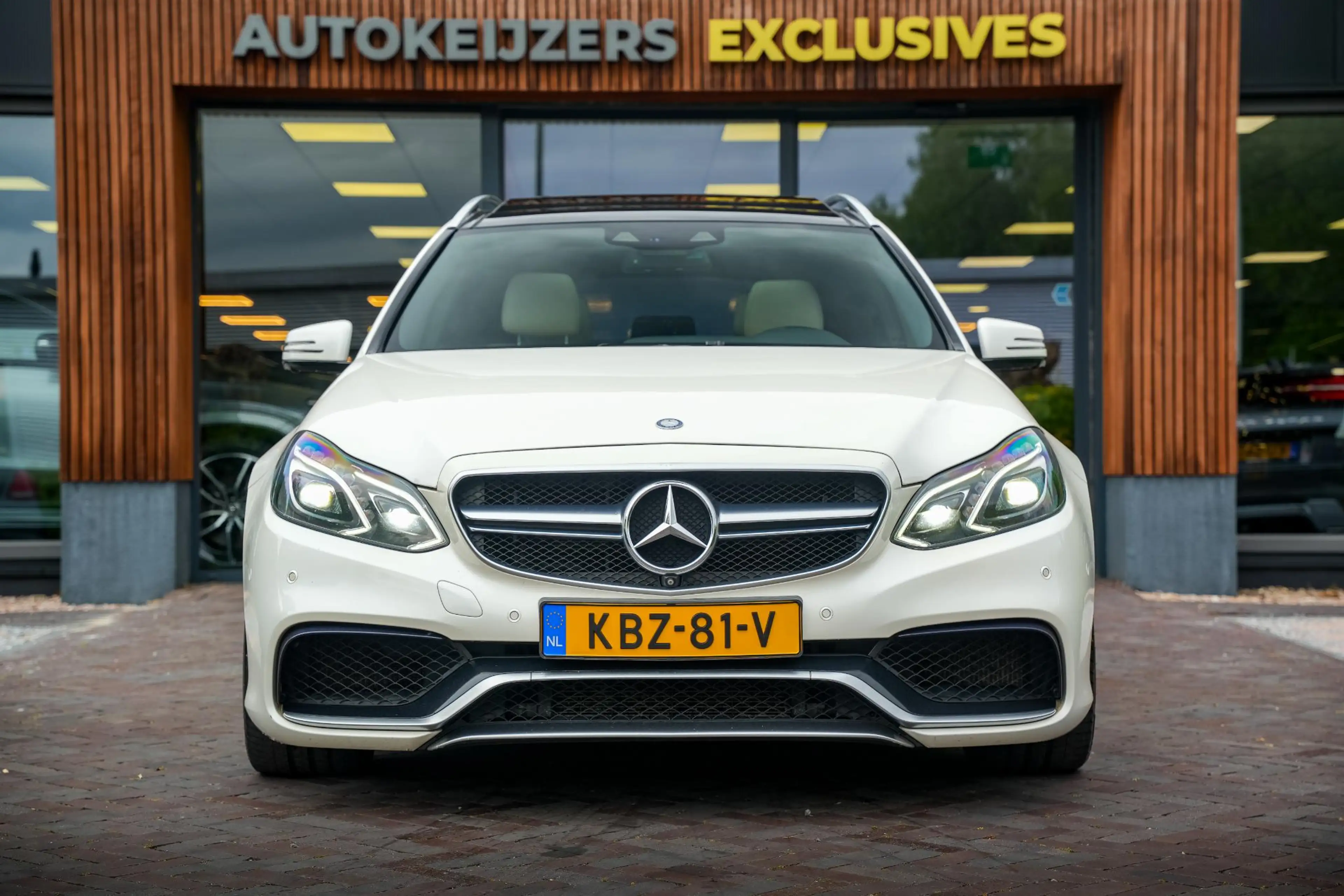 Mercedes-Benz E 63 AMG Estate S 4MATIC Panodak Harman Kardon Memory ACC 5 — photo 3