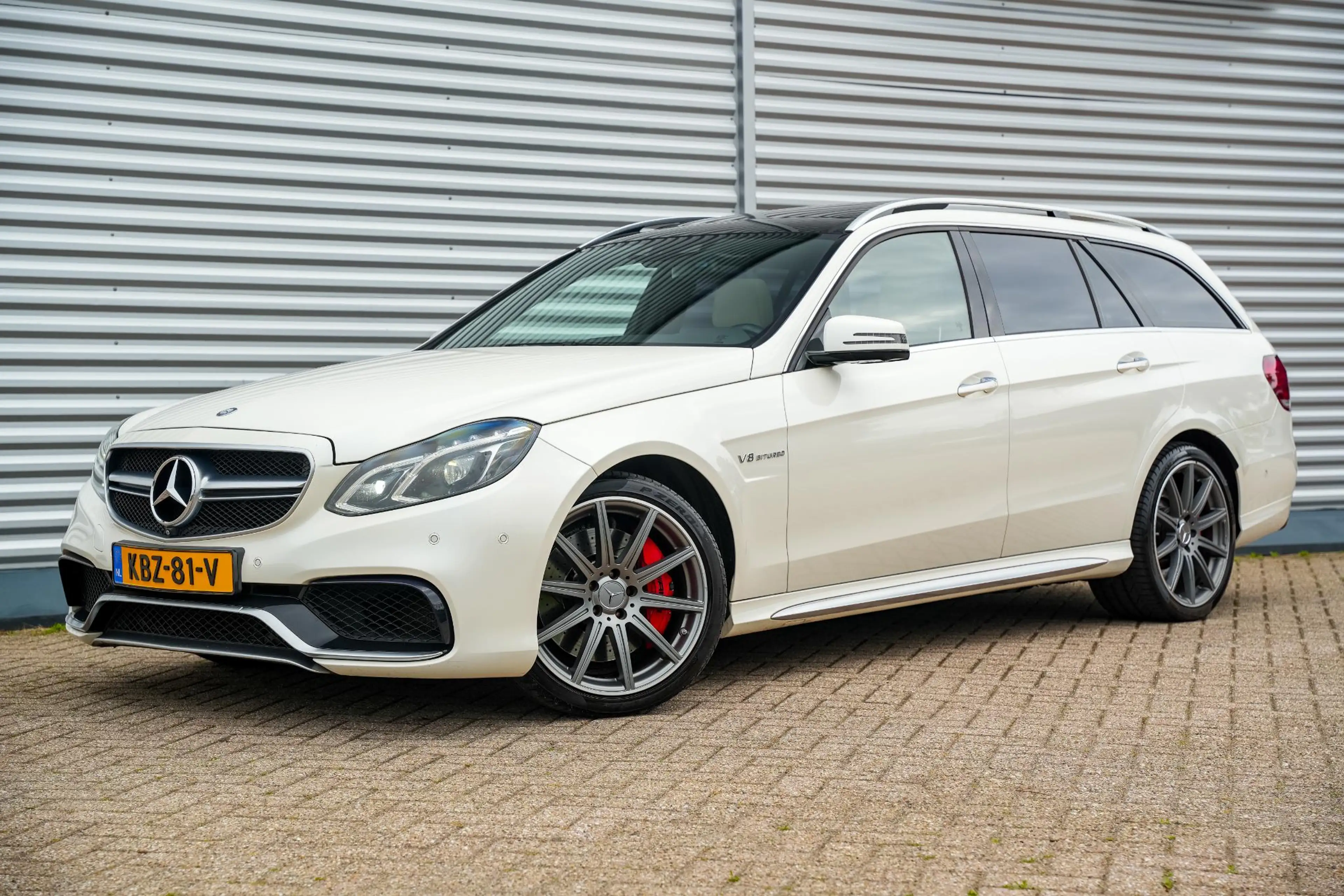 Mercedes-Benz E 63 AMG Estate S 4MATIC Panodak Harman Kardon Memory ACC 5 — photo 31