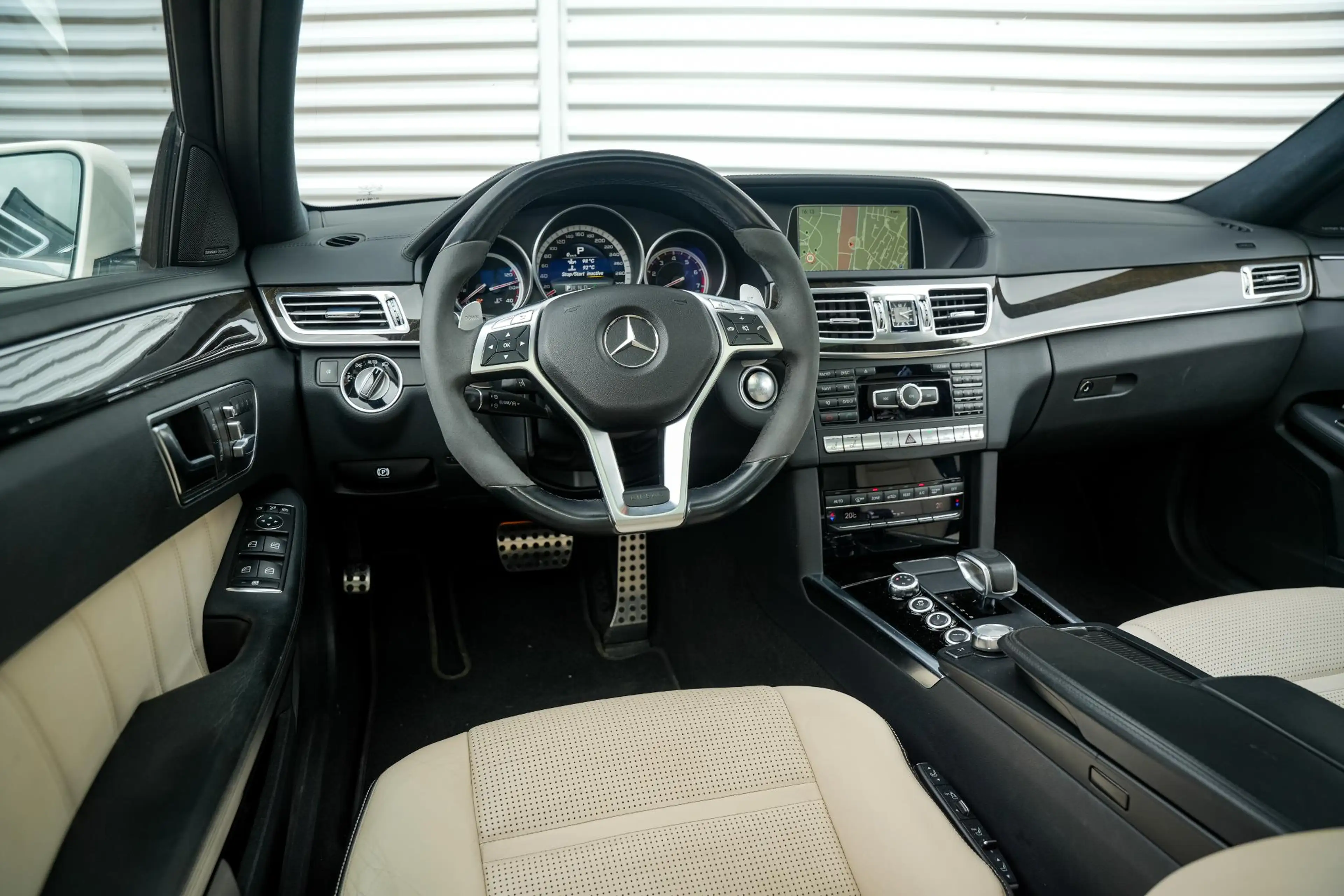 Mercedes-Benz E 63 AMG Estate S 4MATIC Panodak Harman Kardon Memory ACC 5 — photo 4