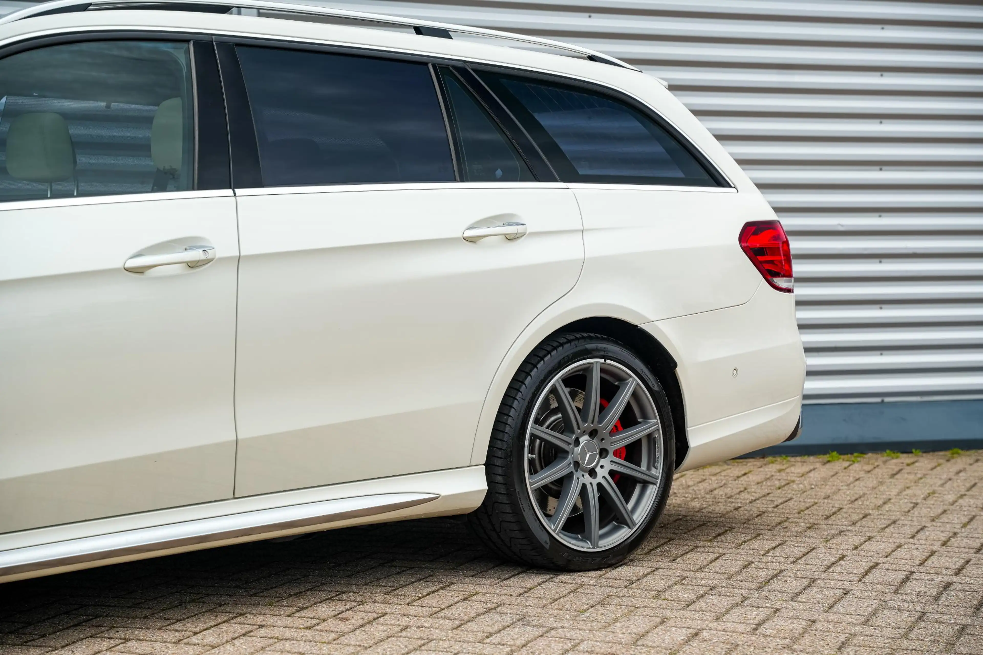 Mercedes-Benz E 63 AMG Estate S 4MATIC Panodak Harman Kardon Memory ACC 5 — photo 33