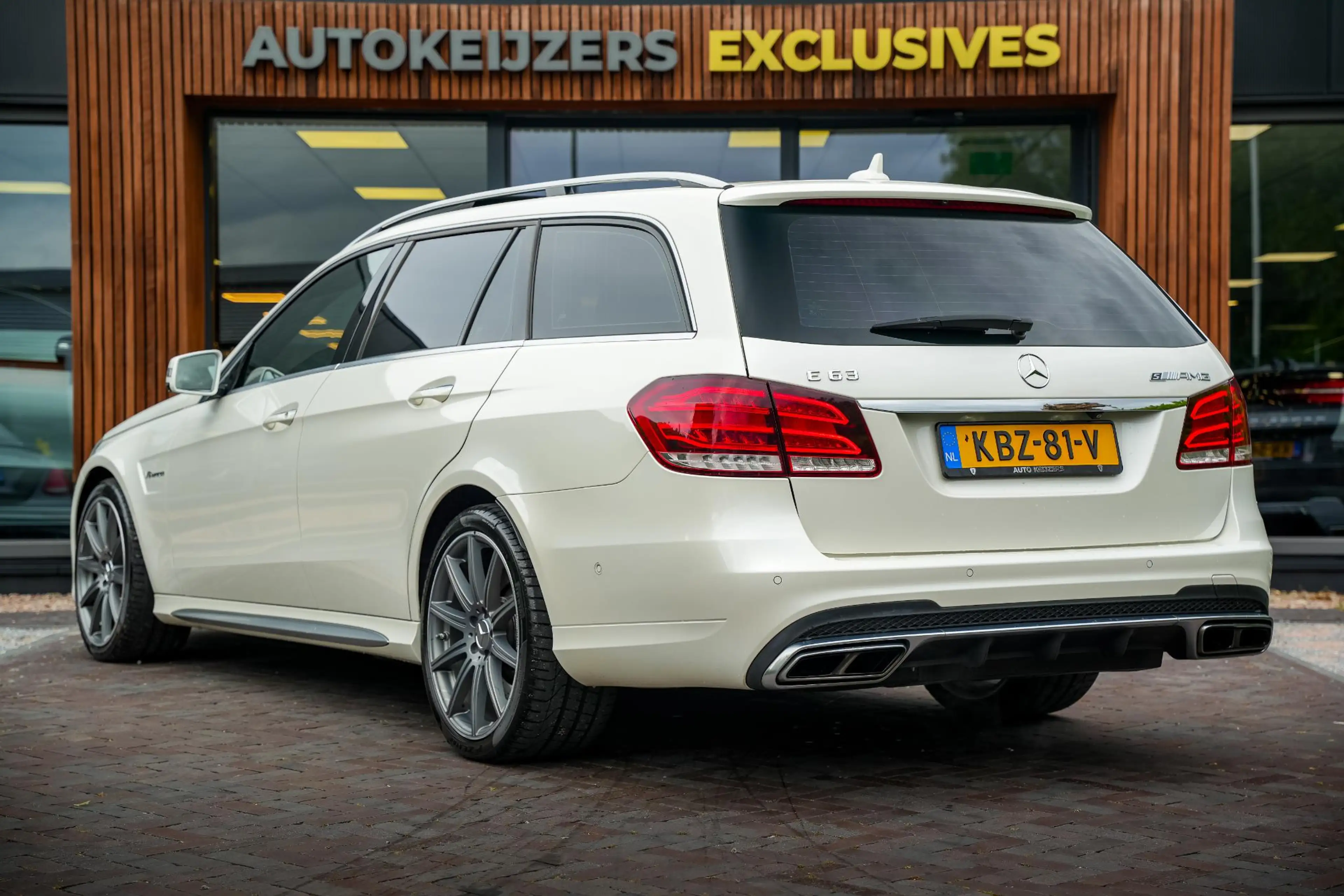 Mercedes-Benz E 63 AMG Estate S 4MATIC Panodak Harman Kardon Memory ACC 5 — photo 7