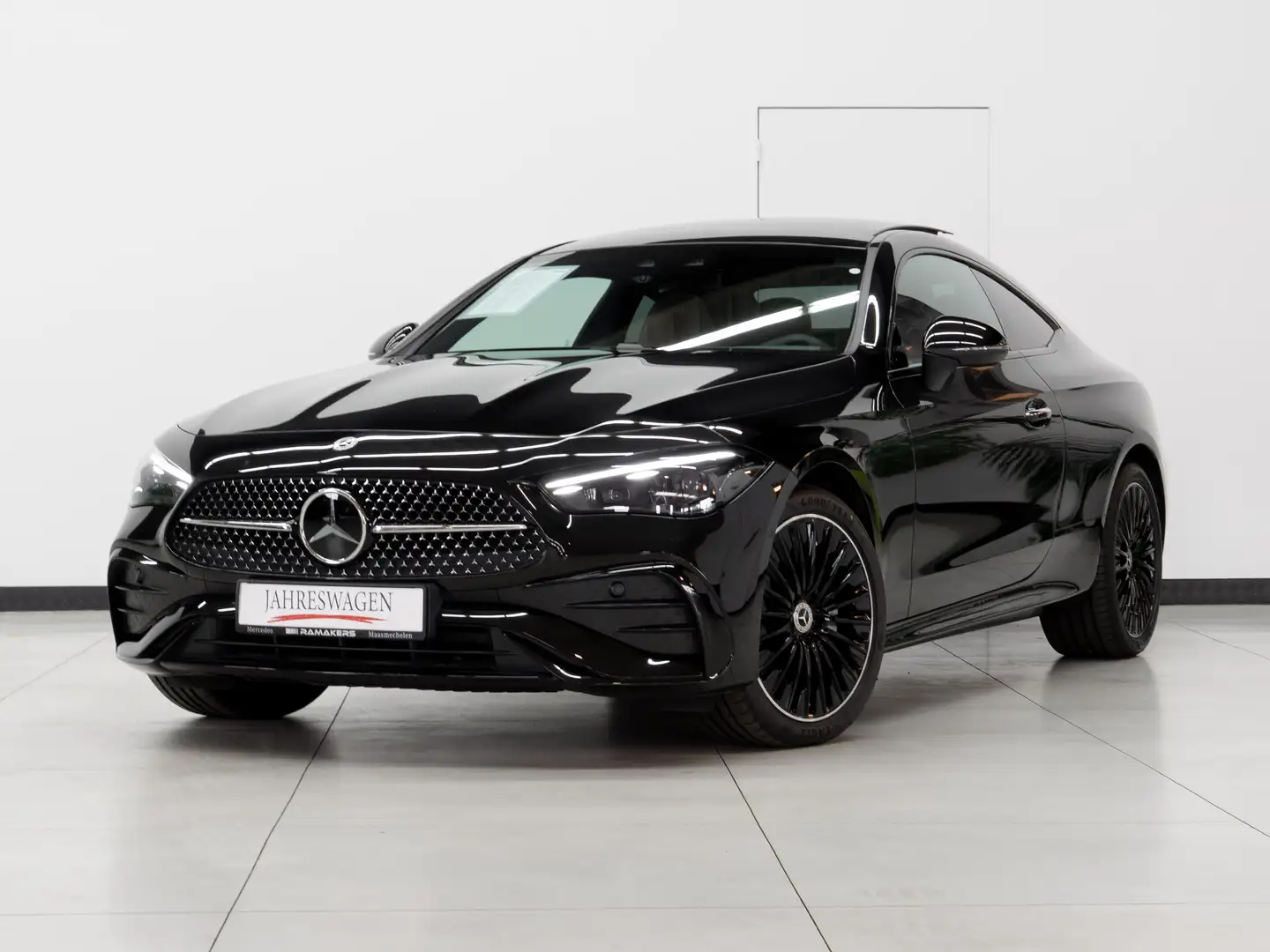 Mercedes-Benz CLE 300 e AMG Night PANO *BRUIN LEDER* Distronic+ Memory Schwarz - 1