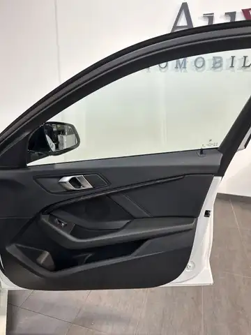 BMW 1 Series view 8