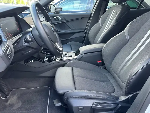 BMW 1 Series view 10