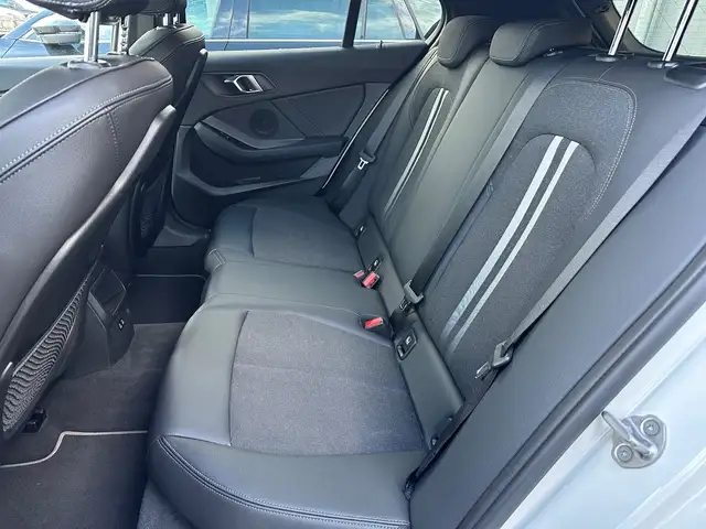 BMW 1 Series view 11