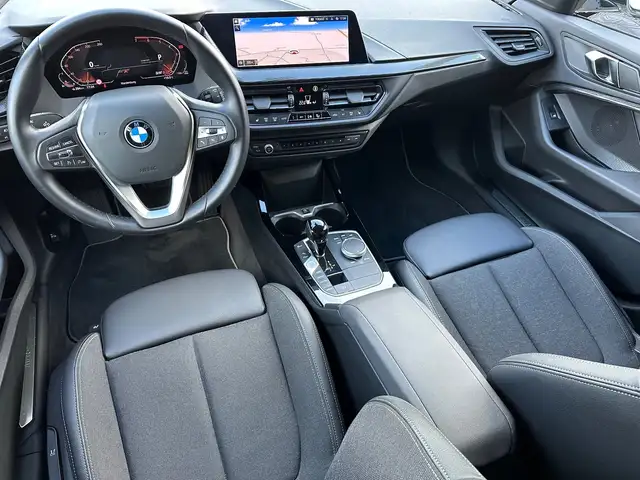 BMW 1 Series view 12