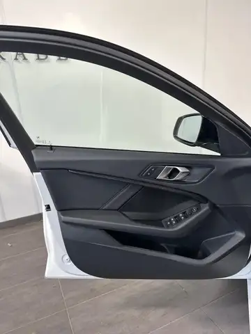 BMW 1 Series view 7