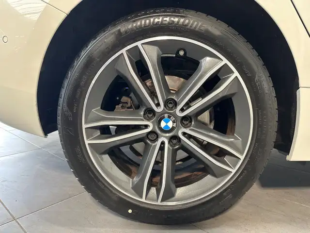 BMW 1 Series view 3