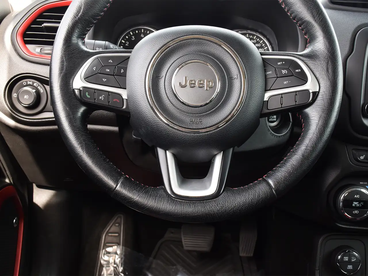 Jeep Renegade снимка Jeep Renegade
