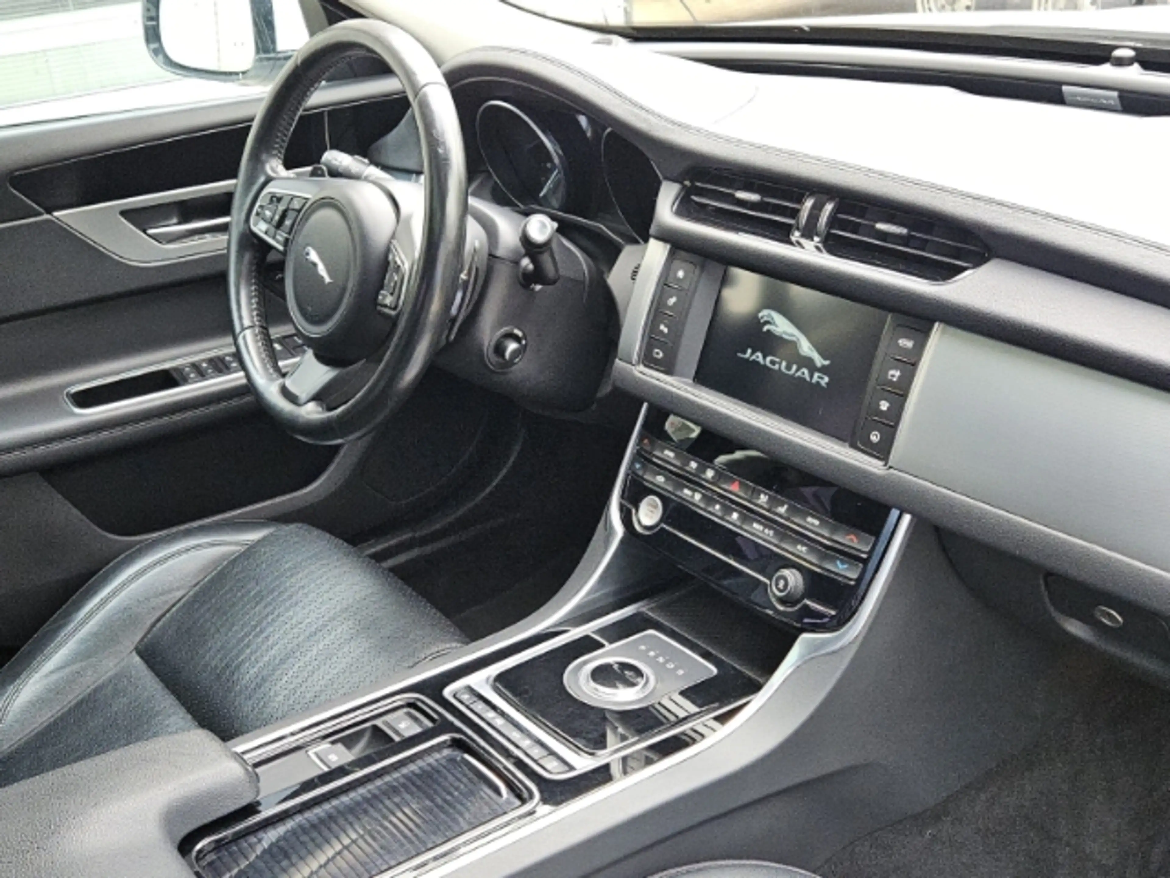 Jaguar XF AWD Automatik — photo 10