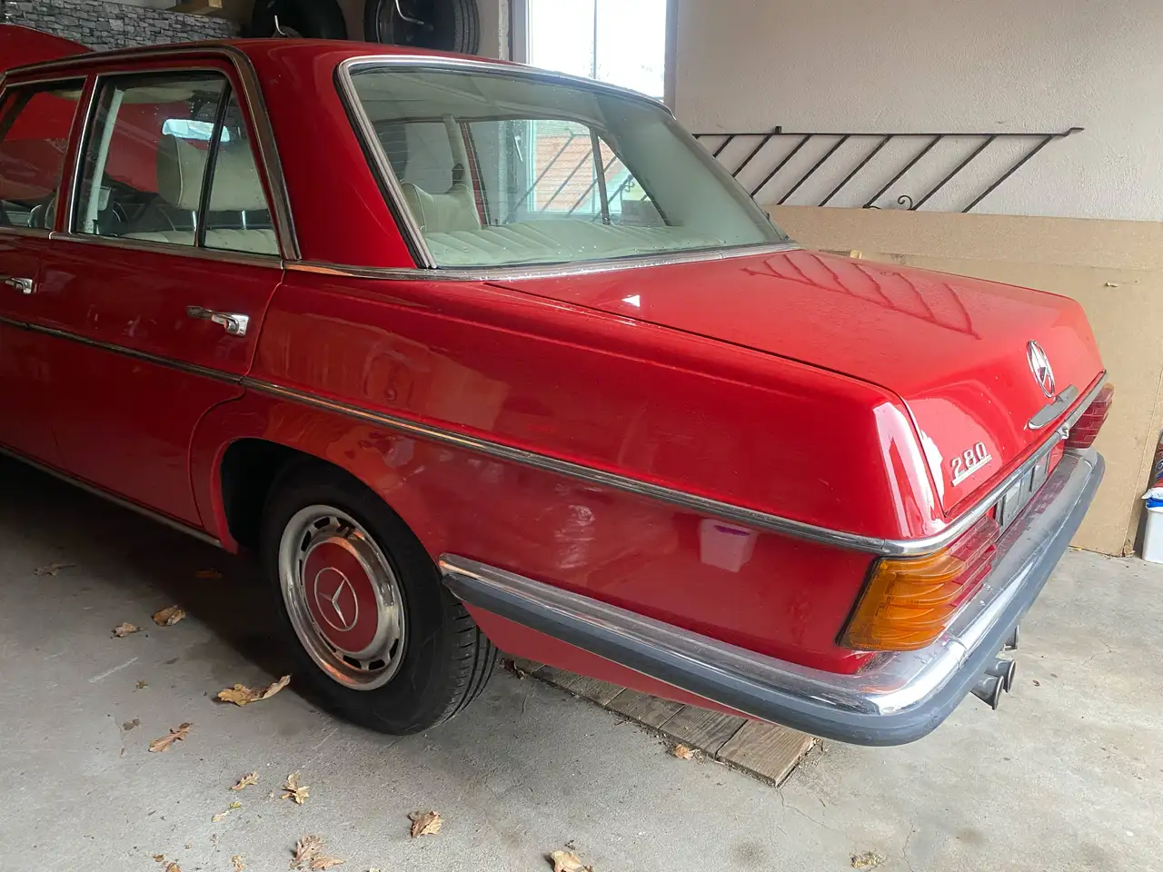 Mercedes-Benz 280 (W114) – Klassiker in Traumfarbe, foto 3