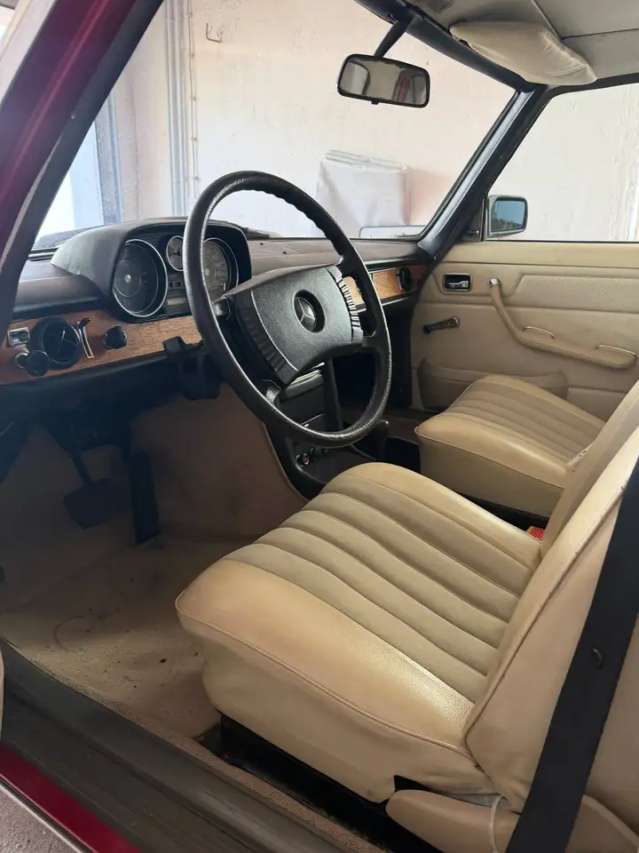 Mercedes-Benz 280 (W114) – Klassiker in Traumfarbe, foto 7