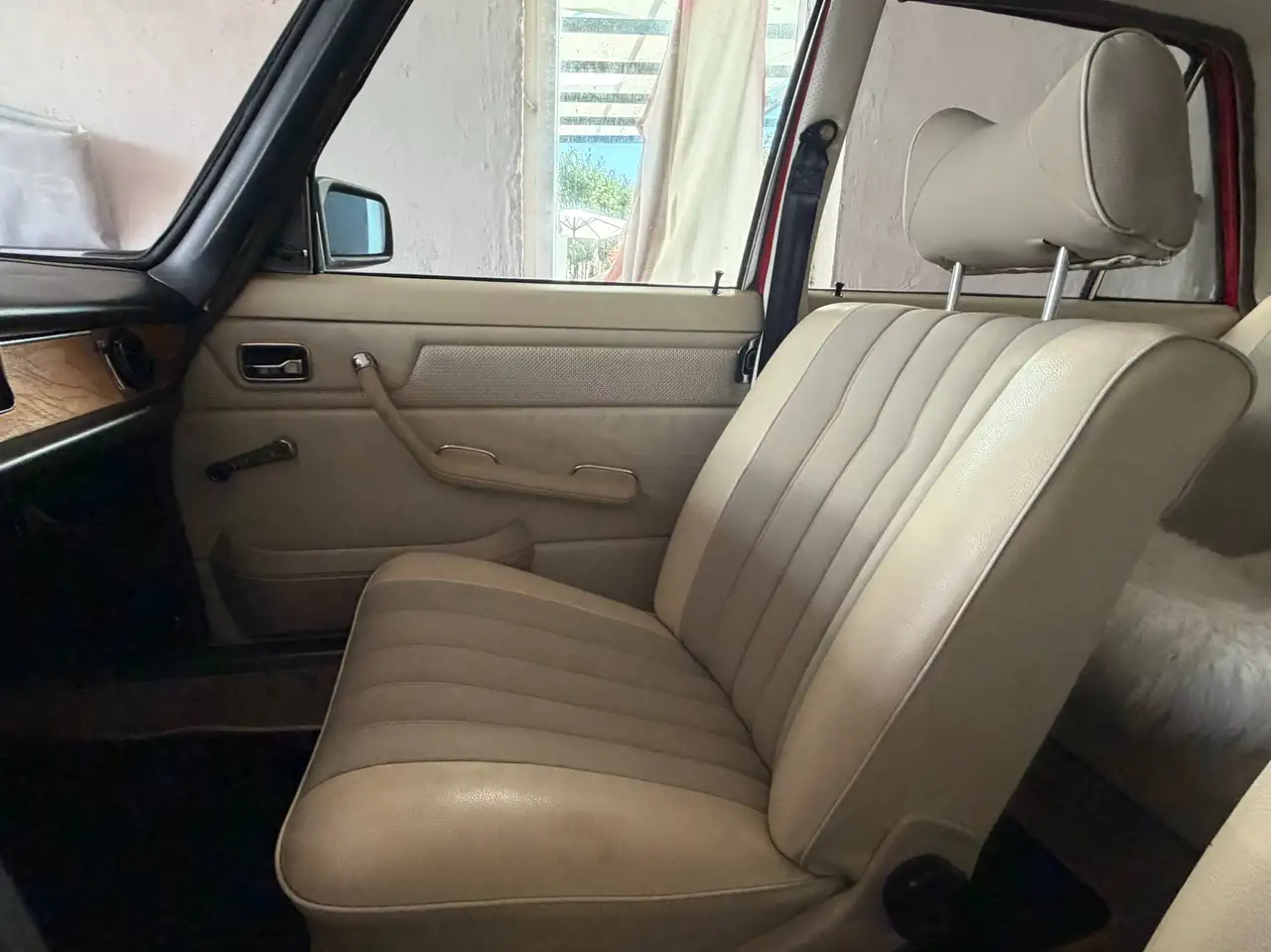 Mercedes-Benz 280 (W114) – Klassiker in Traumfarbe, foto 11