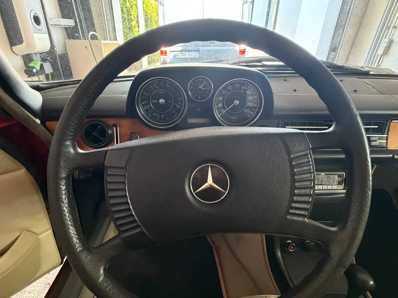 Mercedes-Benz 280 (W114) – Klassiker in Traumfarbe, foto 9
