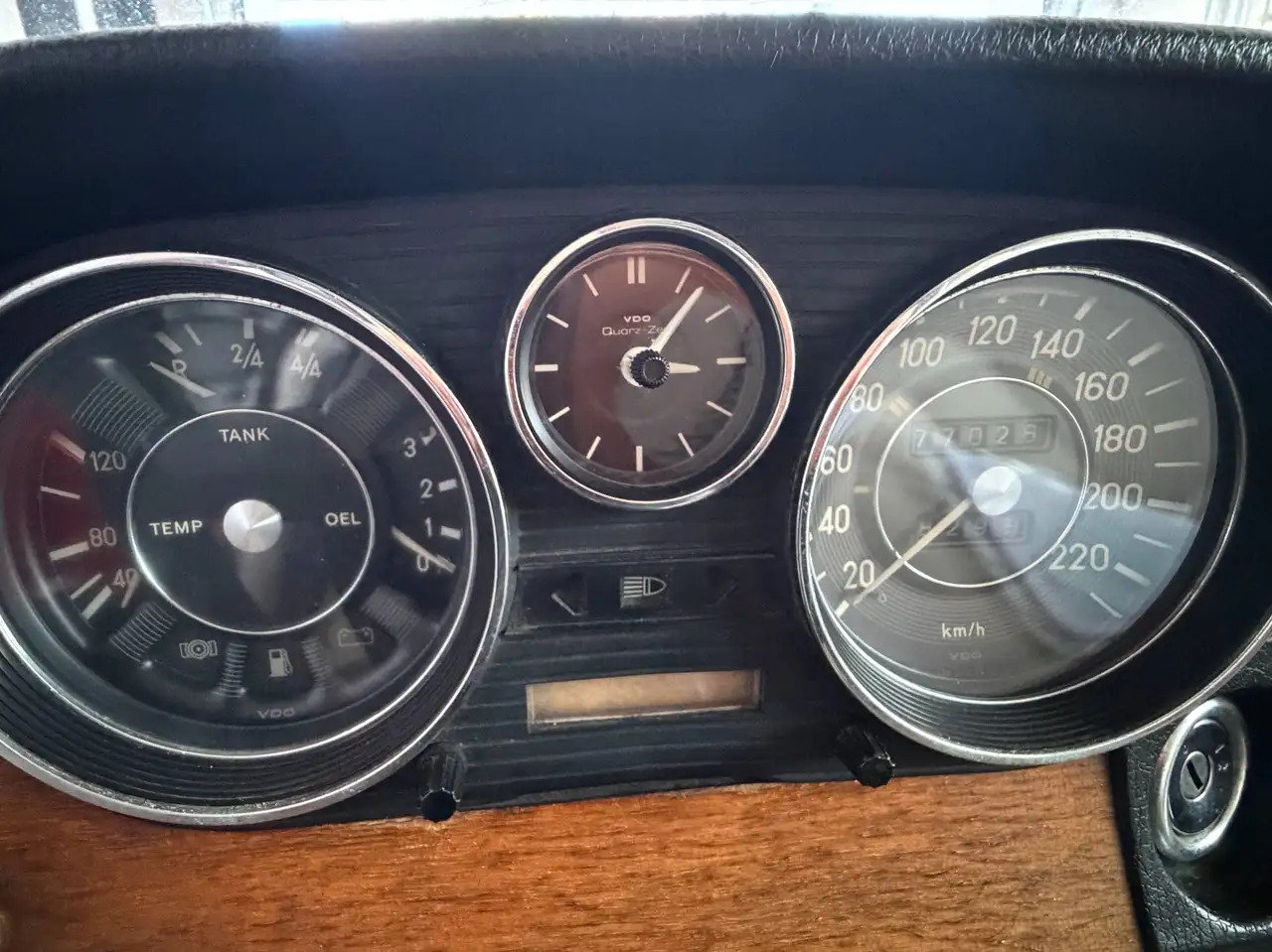 Mercedes-Benz 280 (W114) – Klassiker in Traumfarbe, foto 8