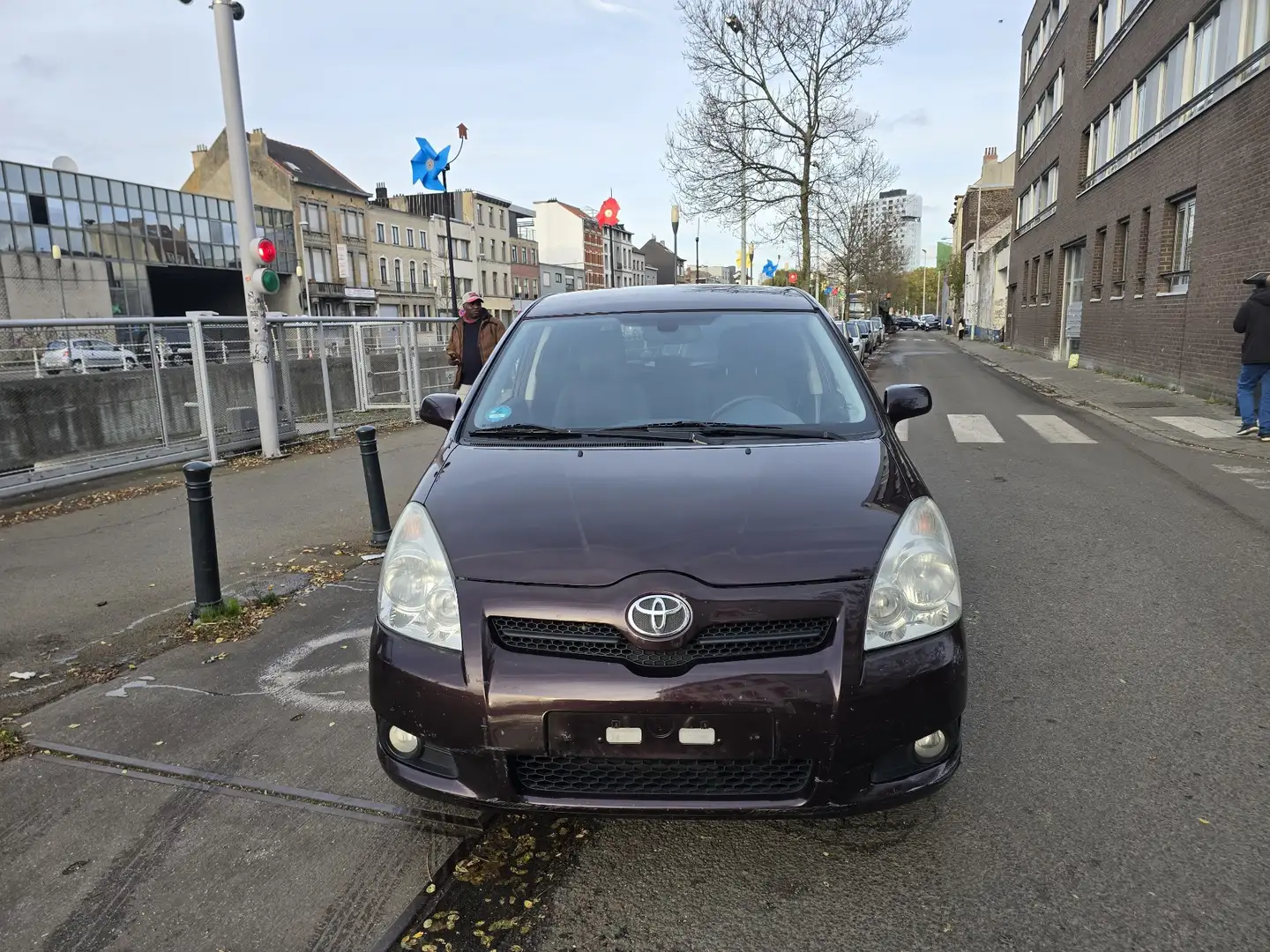 Toyota Corolla Verso Corolla Verso 1.8i VVT-i 16v Linea Tribe 7pl. Бежевый  - 1