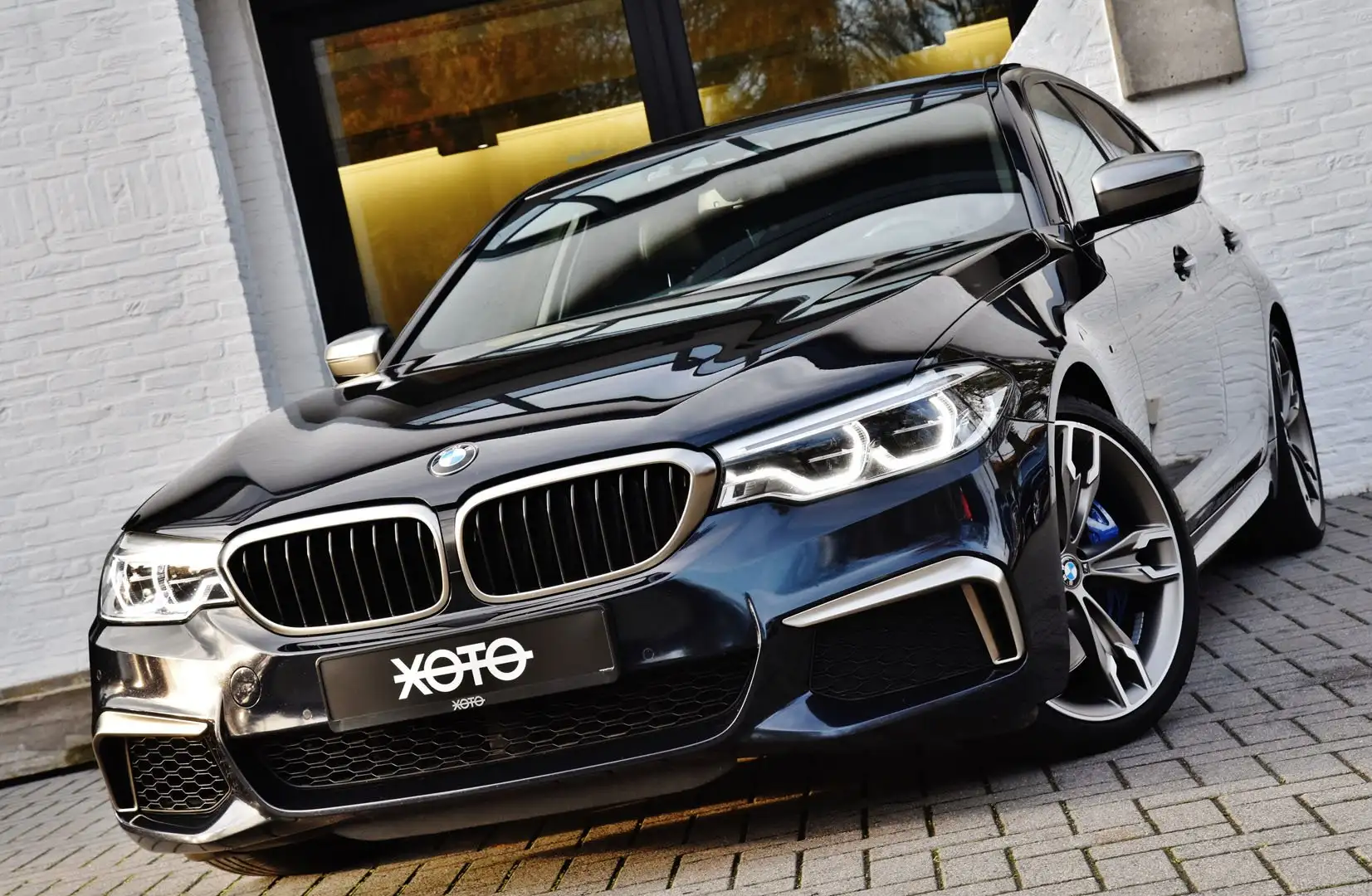 BMW M550 d AS XDRIVE ** NP: € 104.490 / TOP CONDITION * Negru - 1