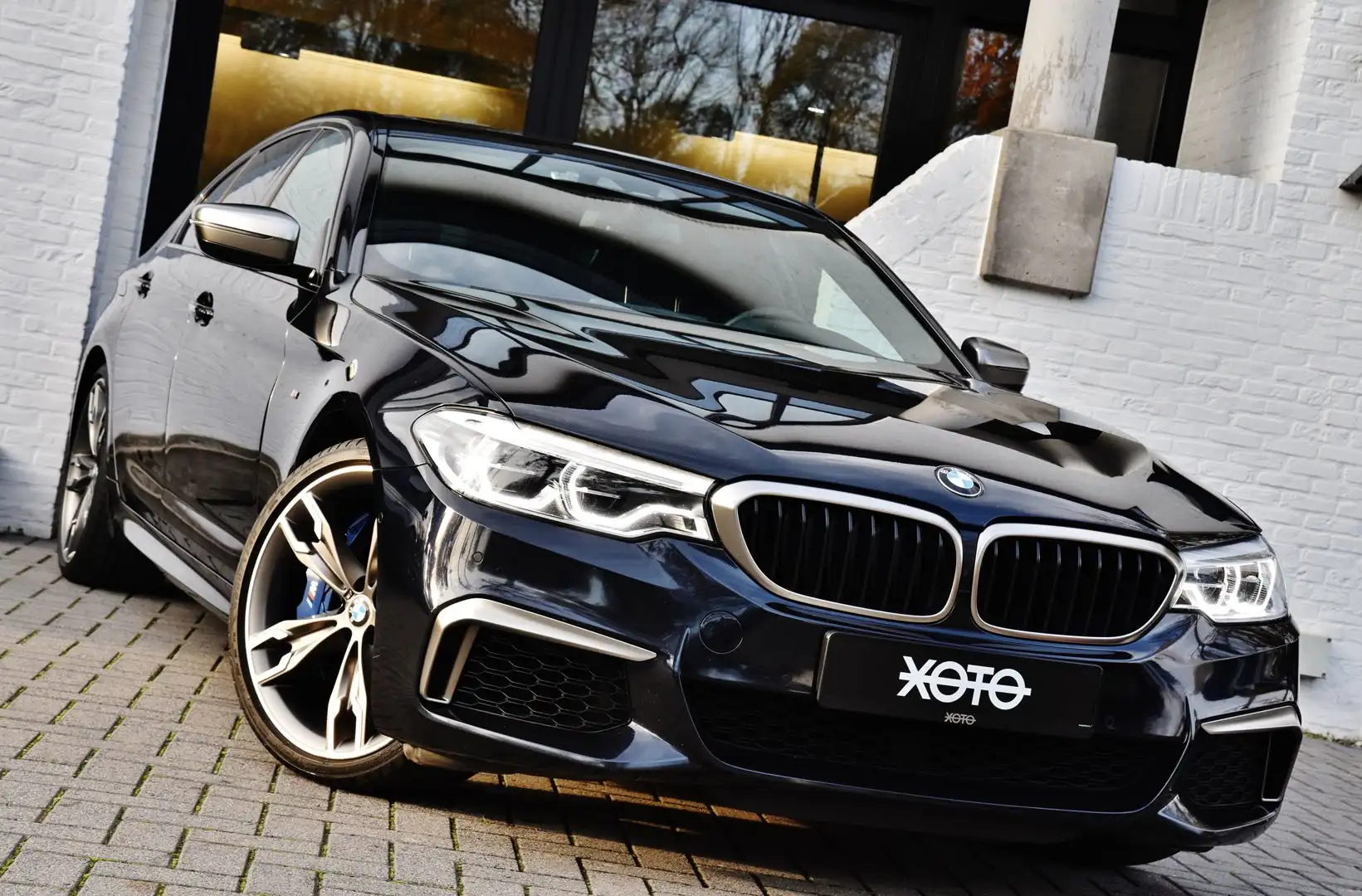 BMW M550 d AS XDRIVE ** NP: € 104.490 / TOP CONDITION * Negru - 2