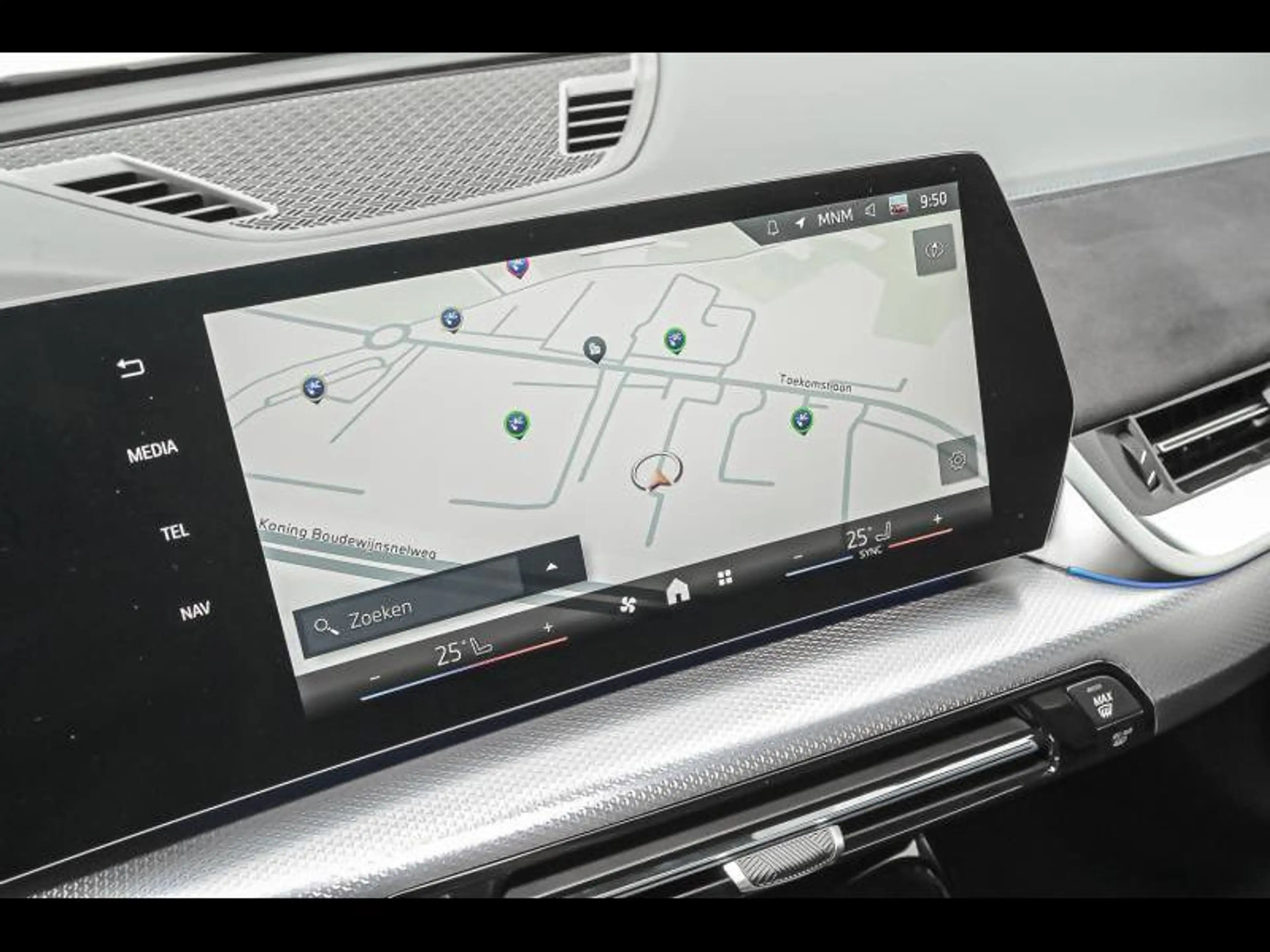 BMW iX2 eDrive30 — photo 13