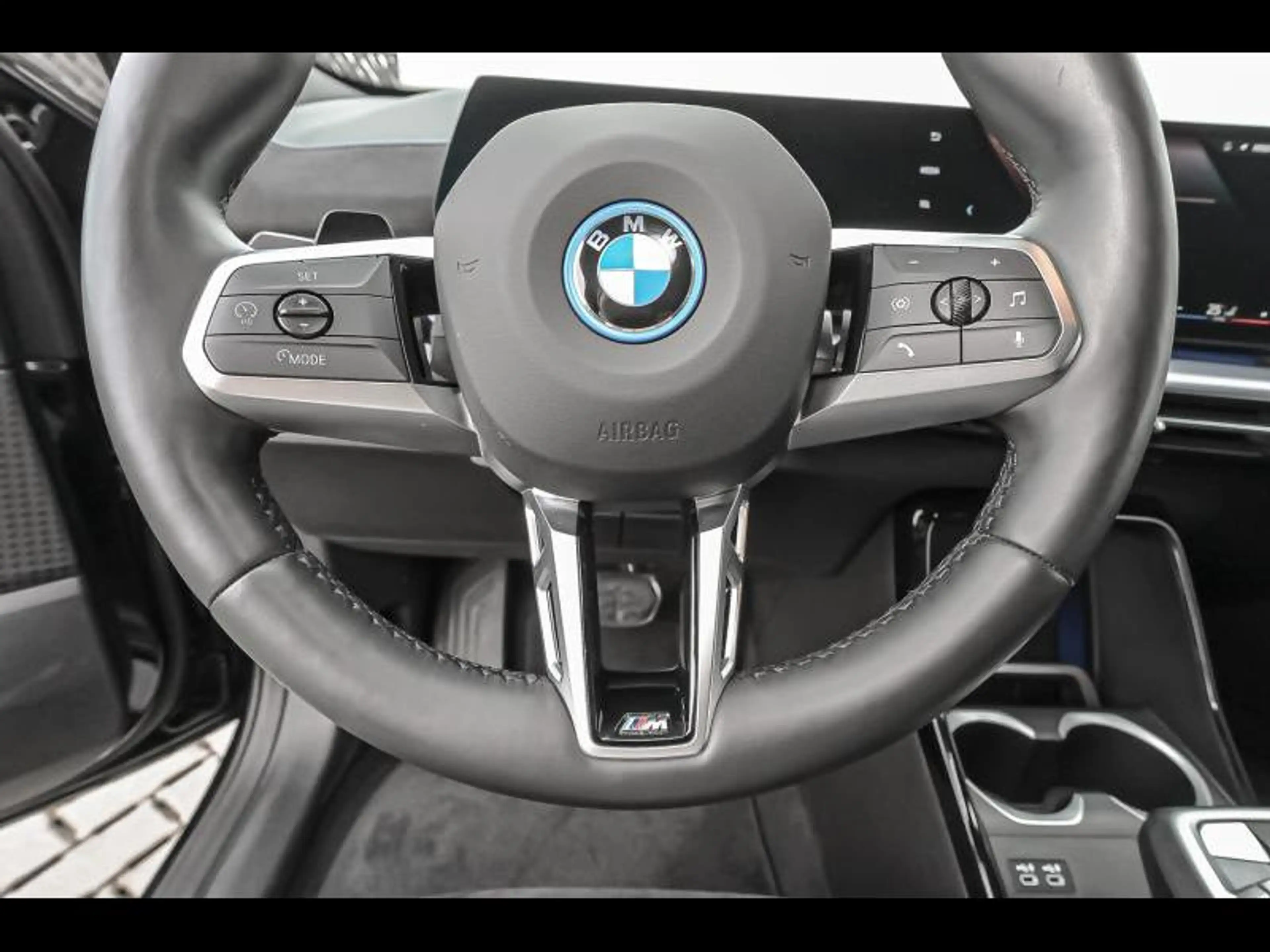BMW iX2 eDrive30 — photo 8