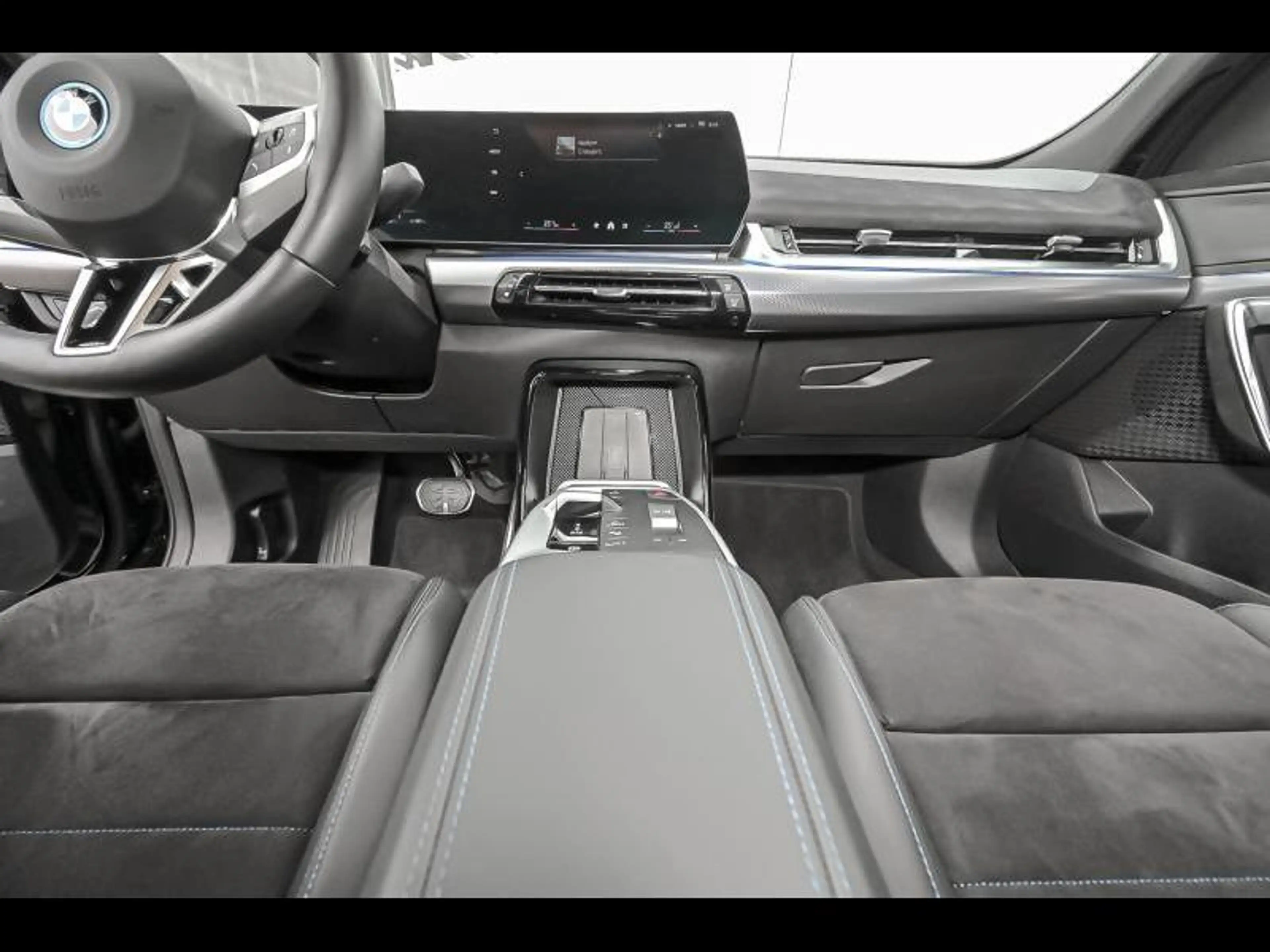 BMW iX2 eDrive30 — photo 7