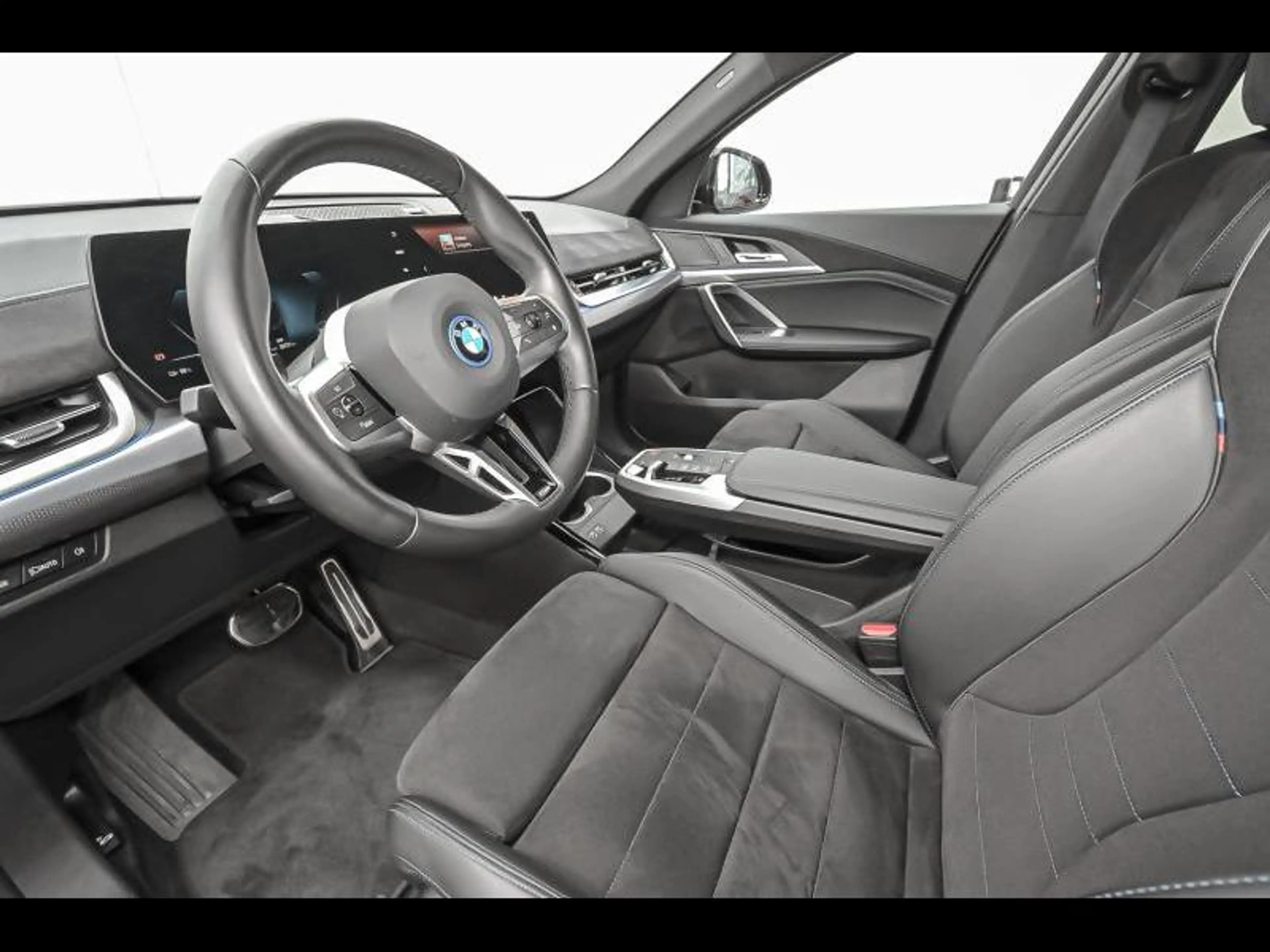 BMW iX2 eDrive30 — photo 6