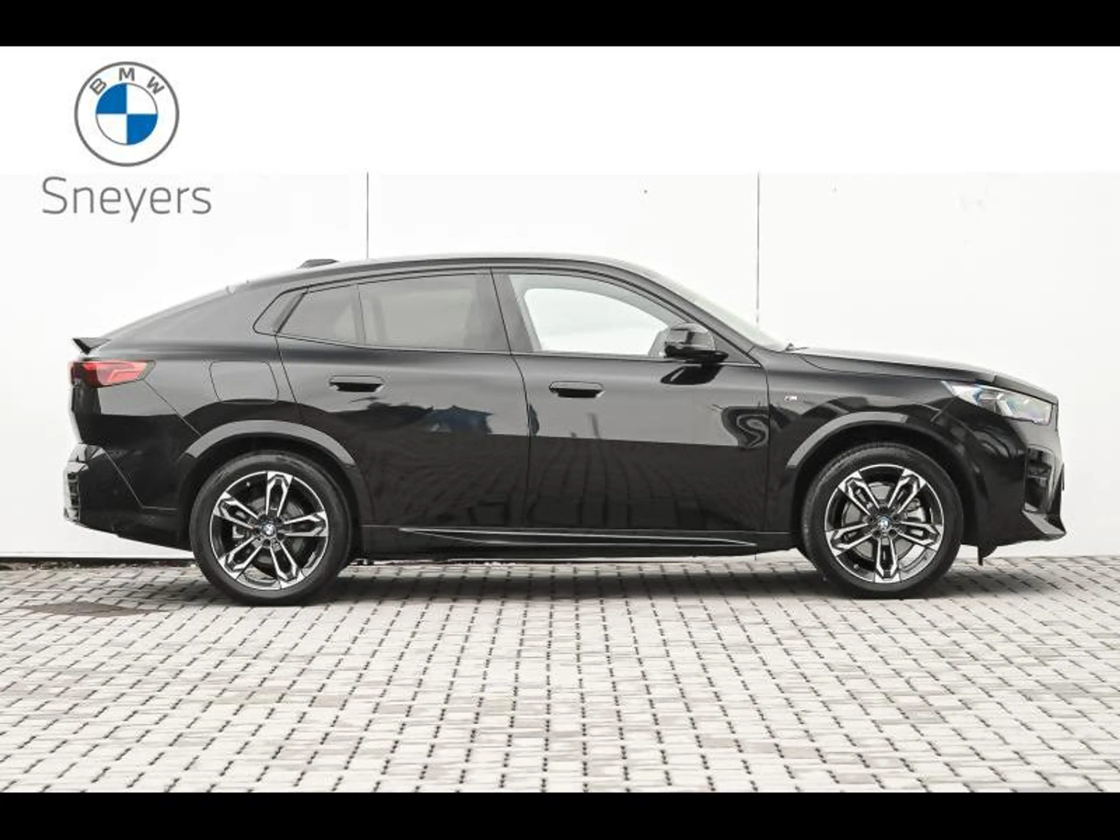 BMW iX2 eDrive30 — photo 3
