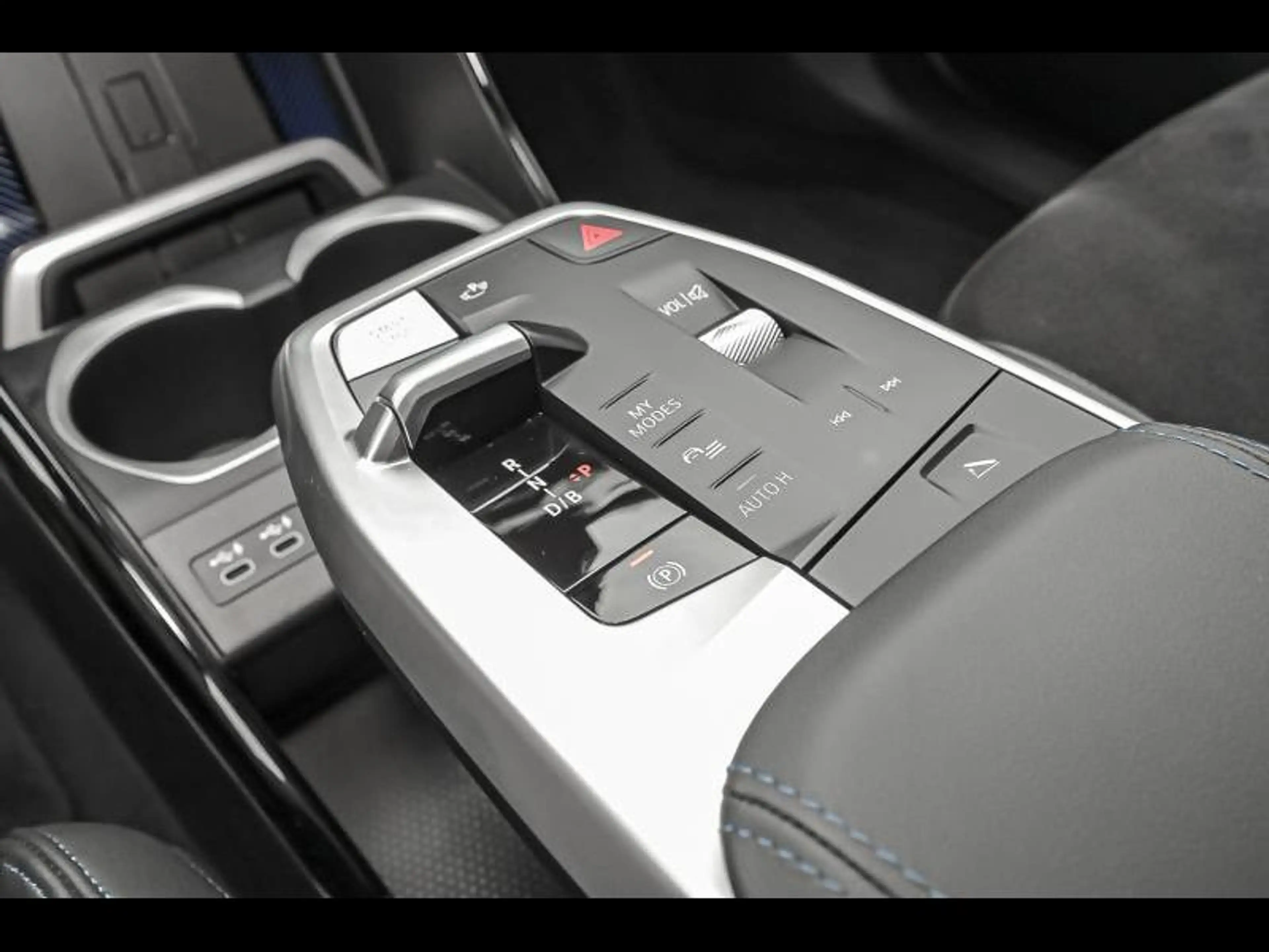 BMW iX2 eDrive30 — photo 10