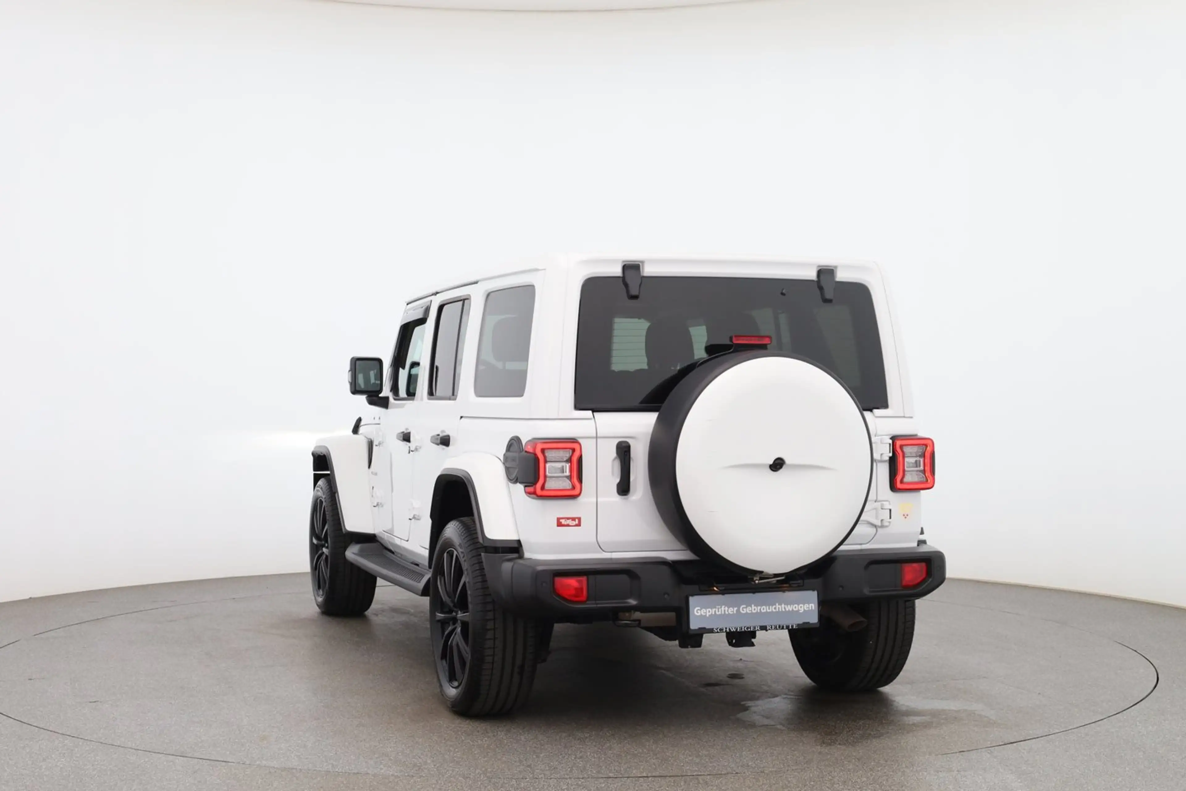 Jeep Wrangler / Wrangler Unlimited Sahara — photo 4