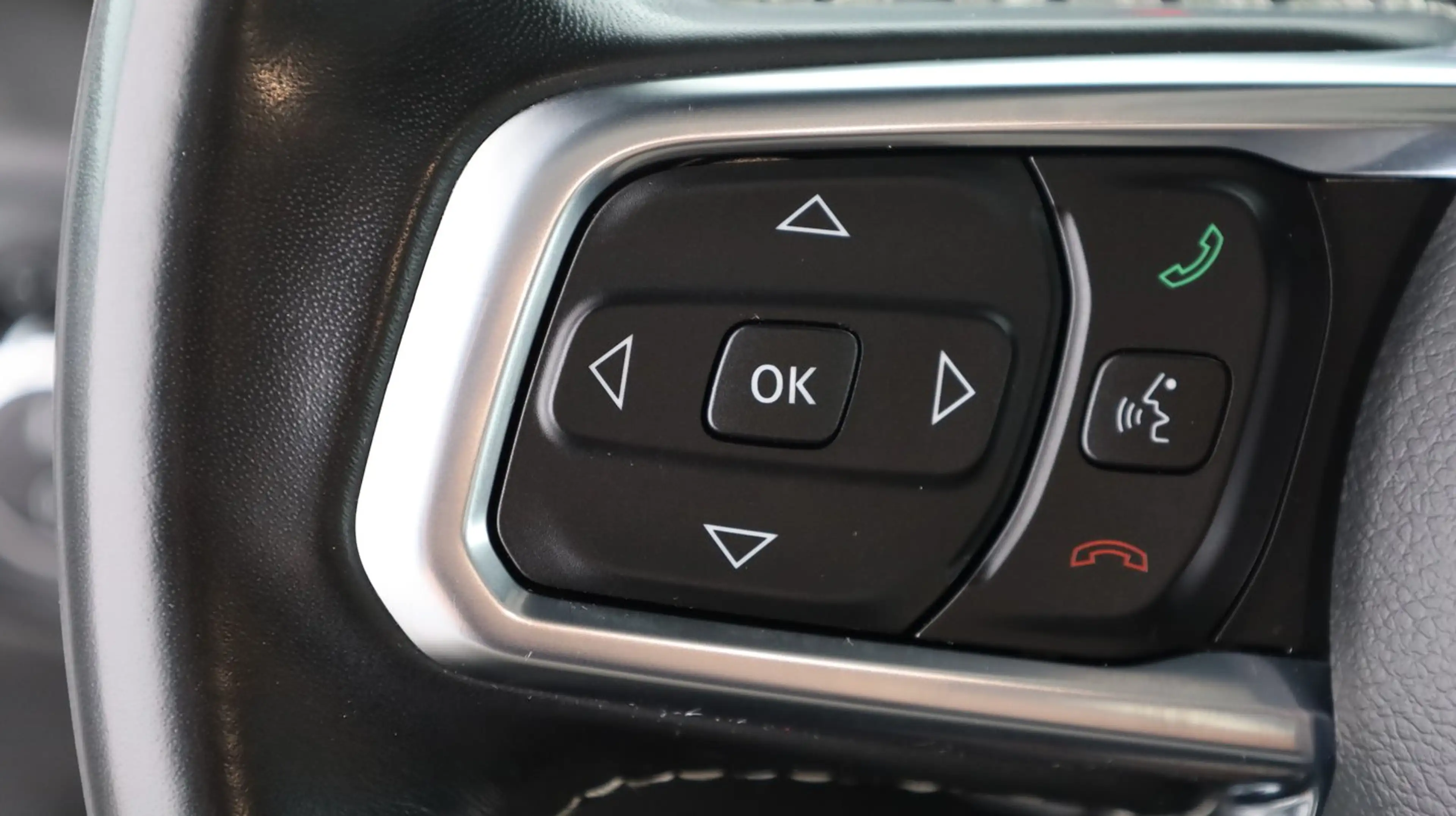 Jeep Wrangler / Wrangler Unlimited Sahara — photo 15