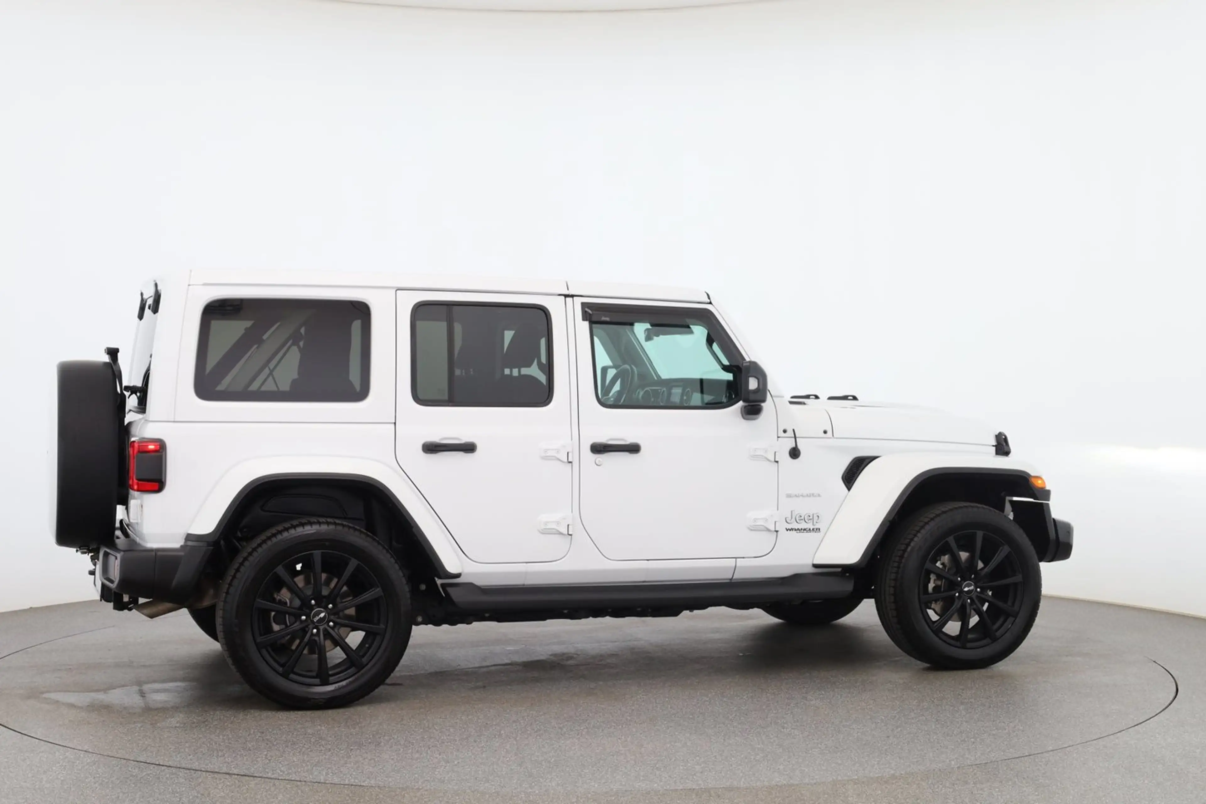 Jeep Wrangler / Wrangler Unlimited Sahara — photo 6